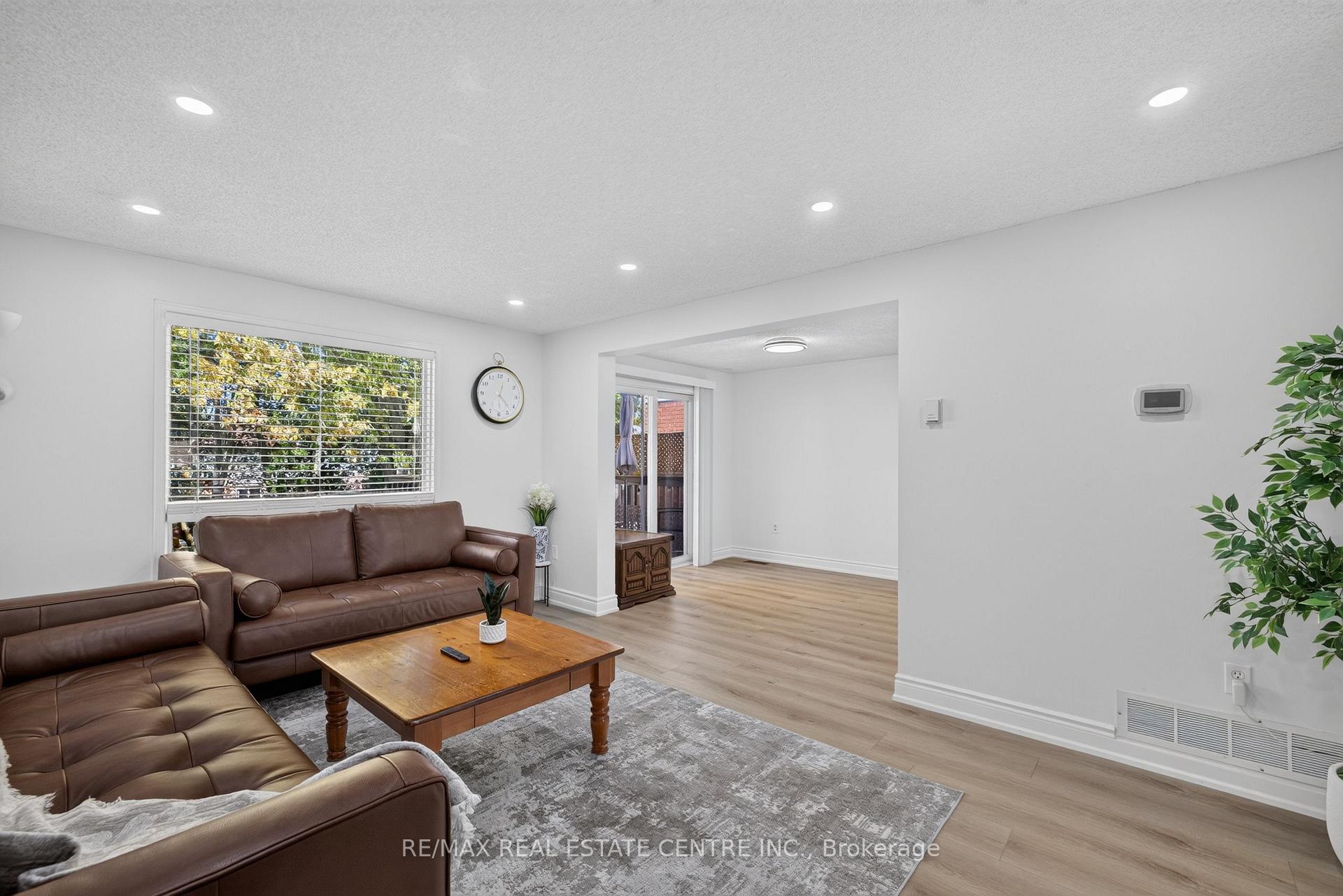 Photo 9 of 122 Moss Place, Guelph, Kortright West — HOMEH