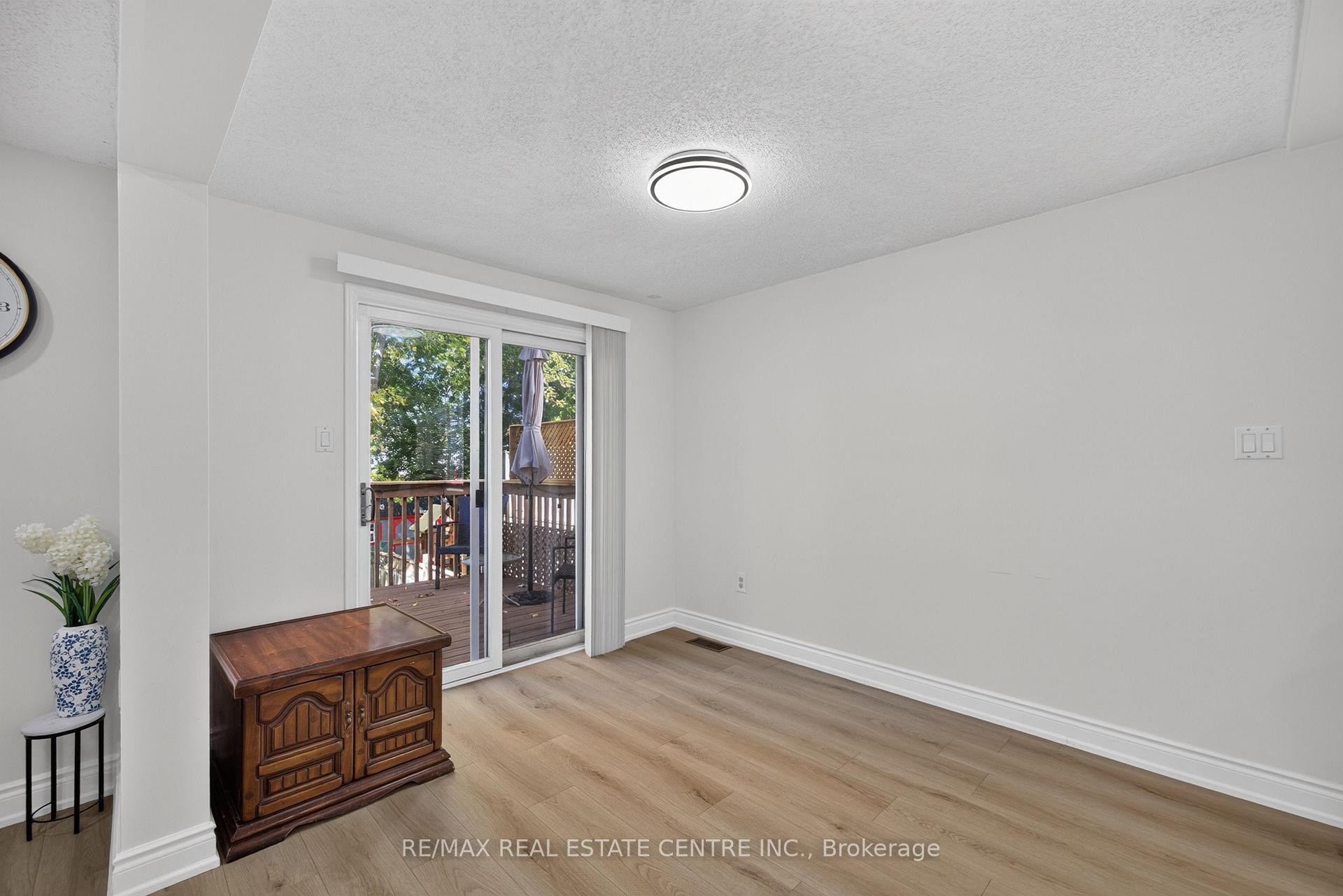 Photo 13 of 122 Moss Place, Guelph, Kortright West — HOMEH