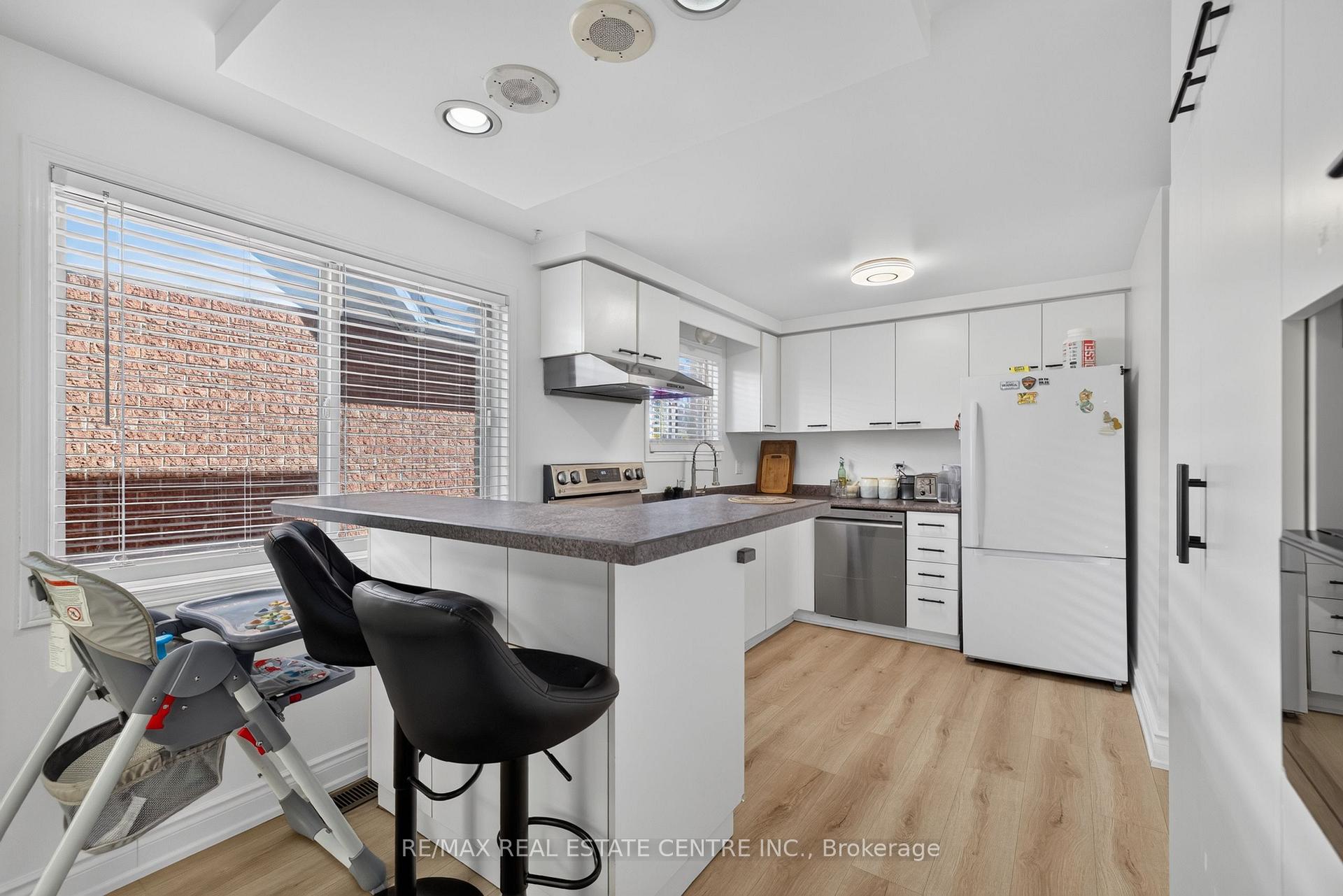 Photo 18 of 122 Moss Place, Guelph, Kortright West — HOMEH