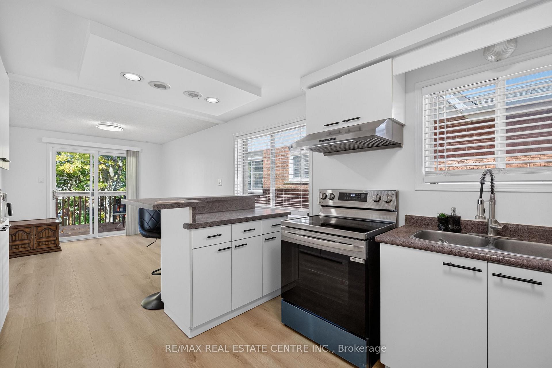 Photo 20 of 122 Moss Place, Guelph, Kortright West — HOMEH