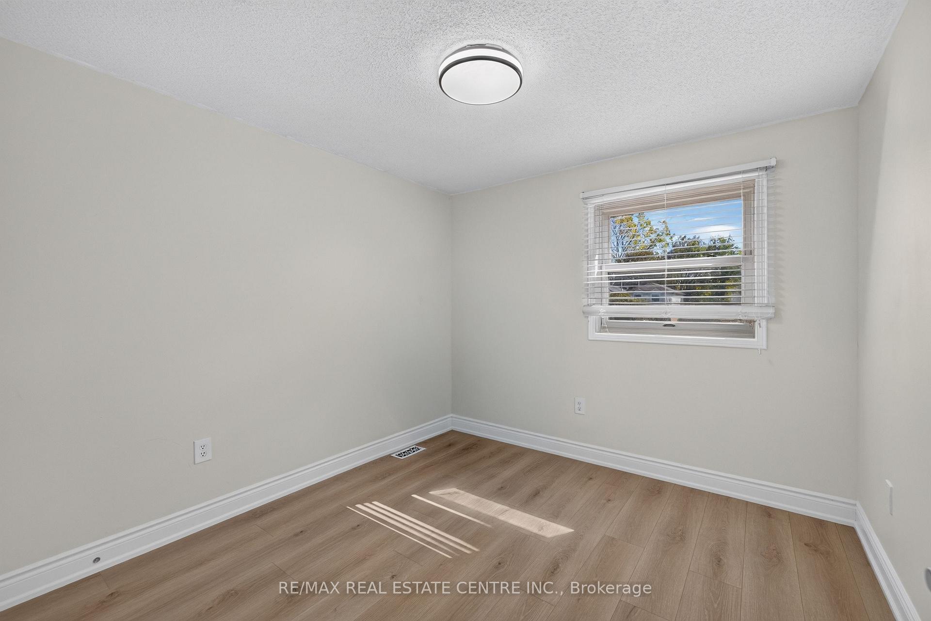 Photo 26 of 122 Moss Place, Guelph, Kortright West — HOMEH