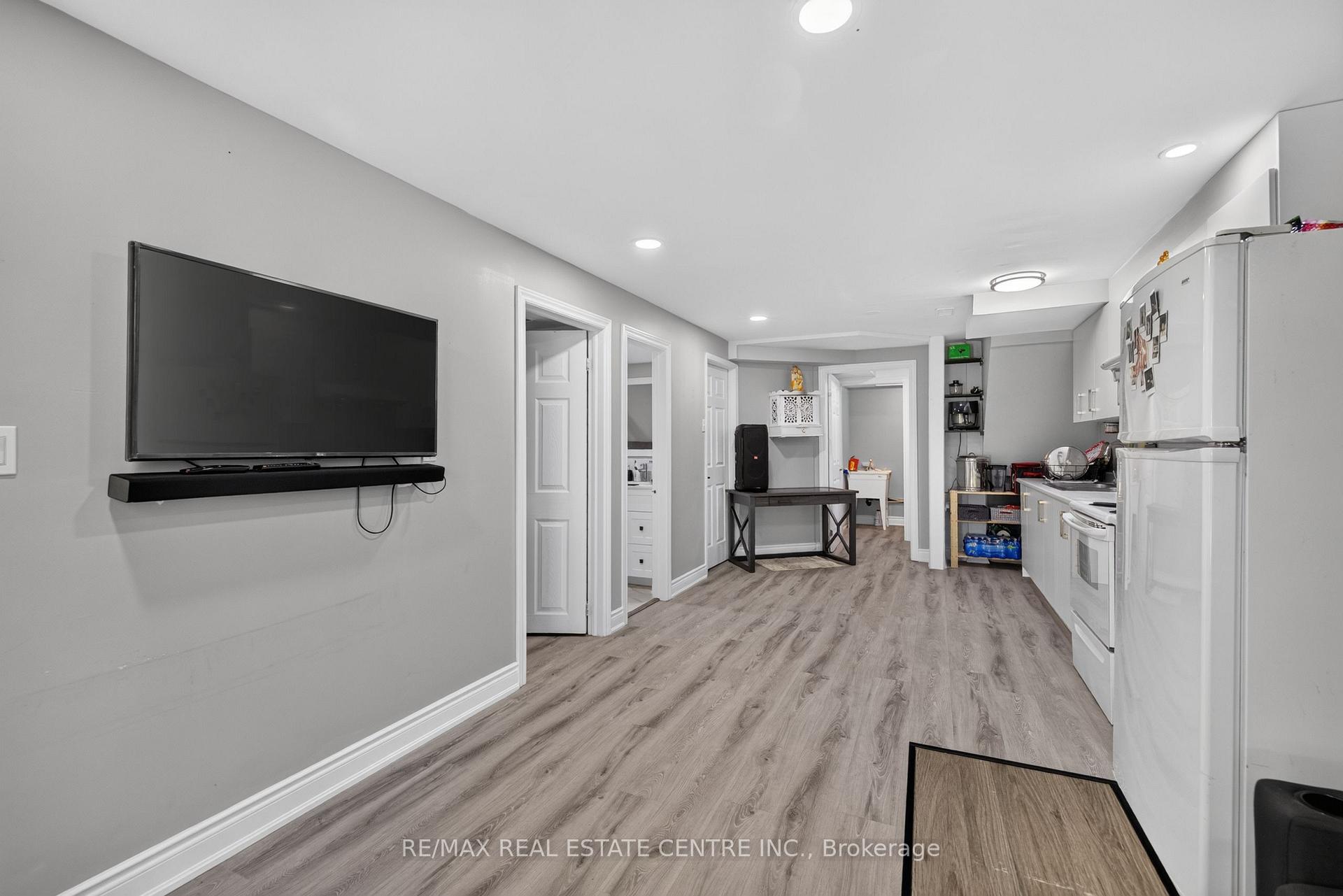 Photo 33 of 122 Moss Place, Guelph, Kortright West — HOMEH