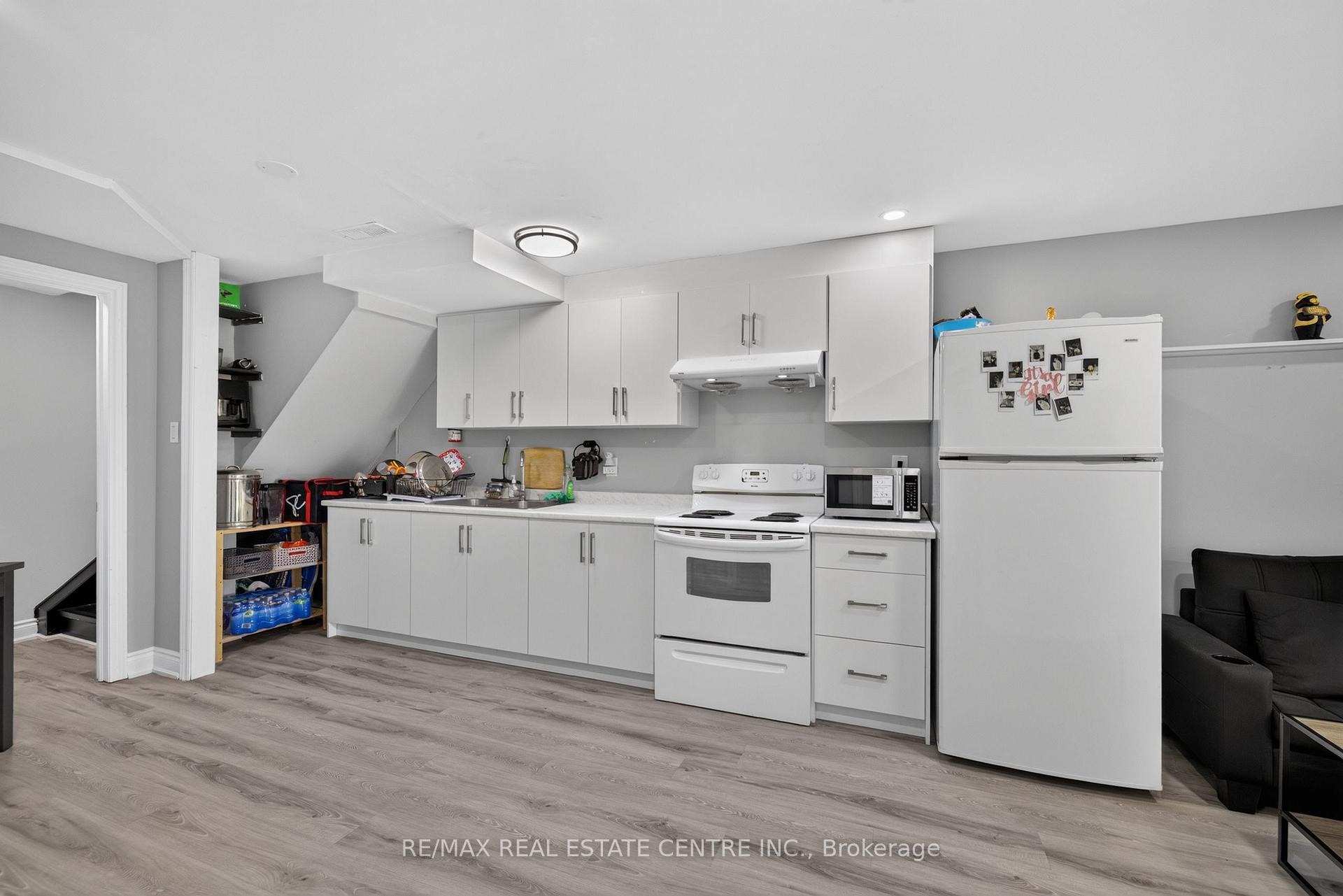 Photo 32 of 122 Moss Place, Guelph, Kortright West — HOMEH