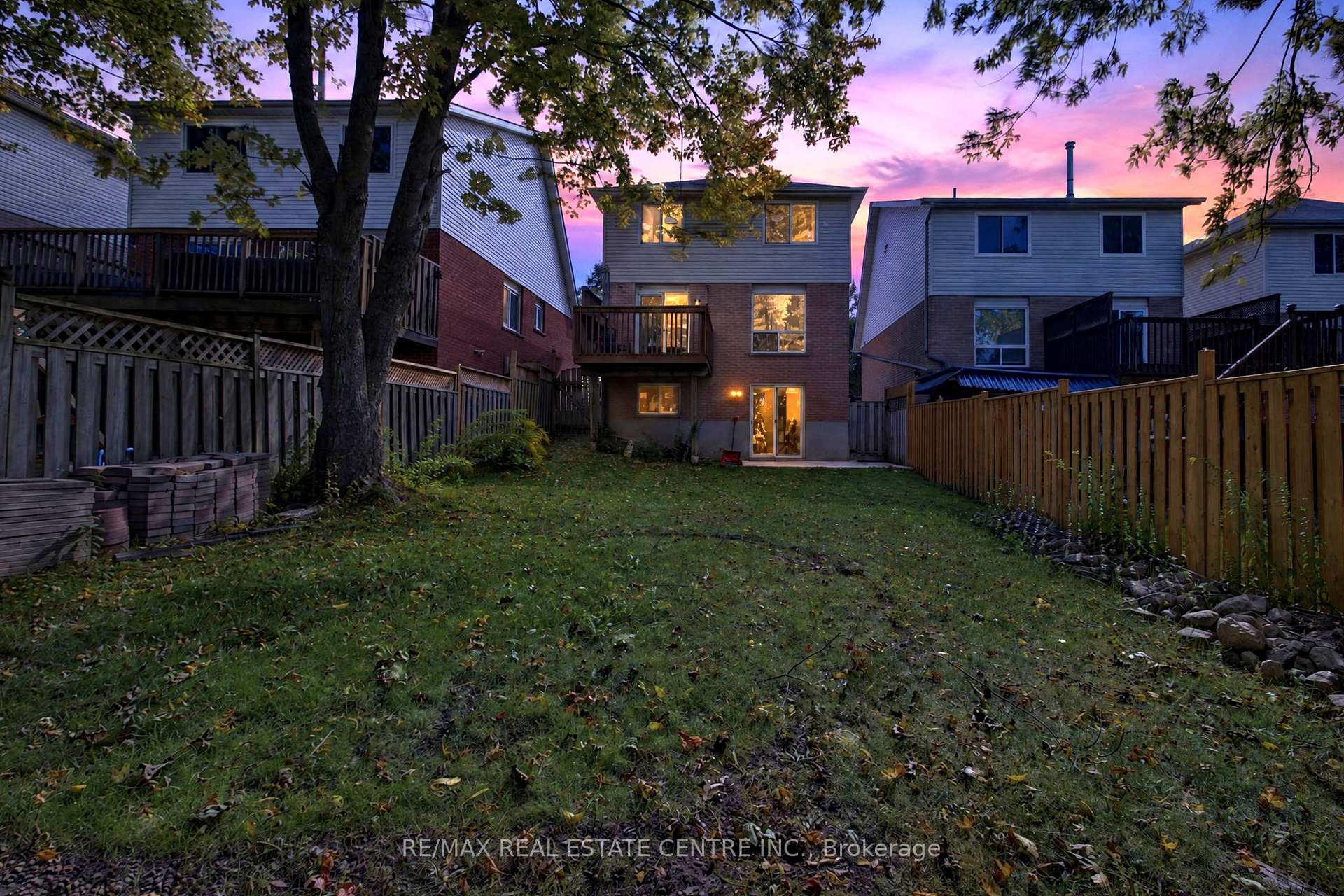 Photo 39 of 122 Moss Place, Guelph, Kortright West — HOMEH