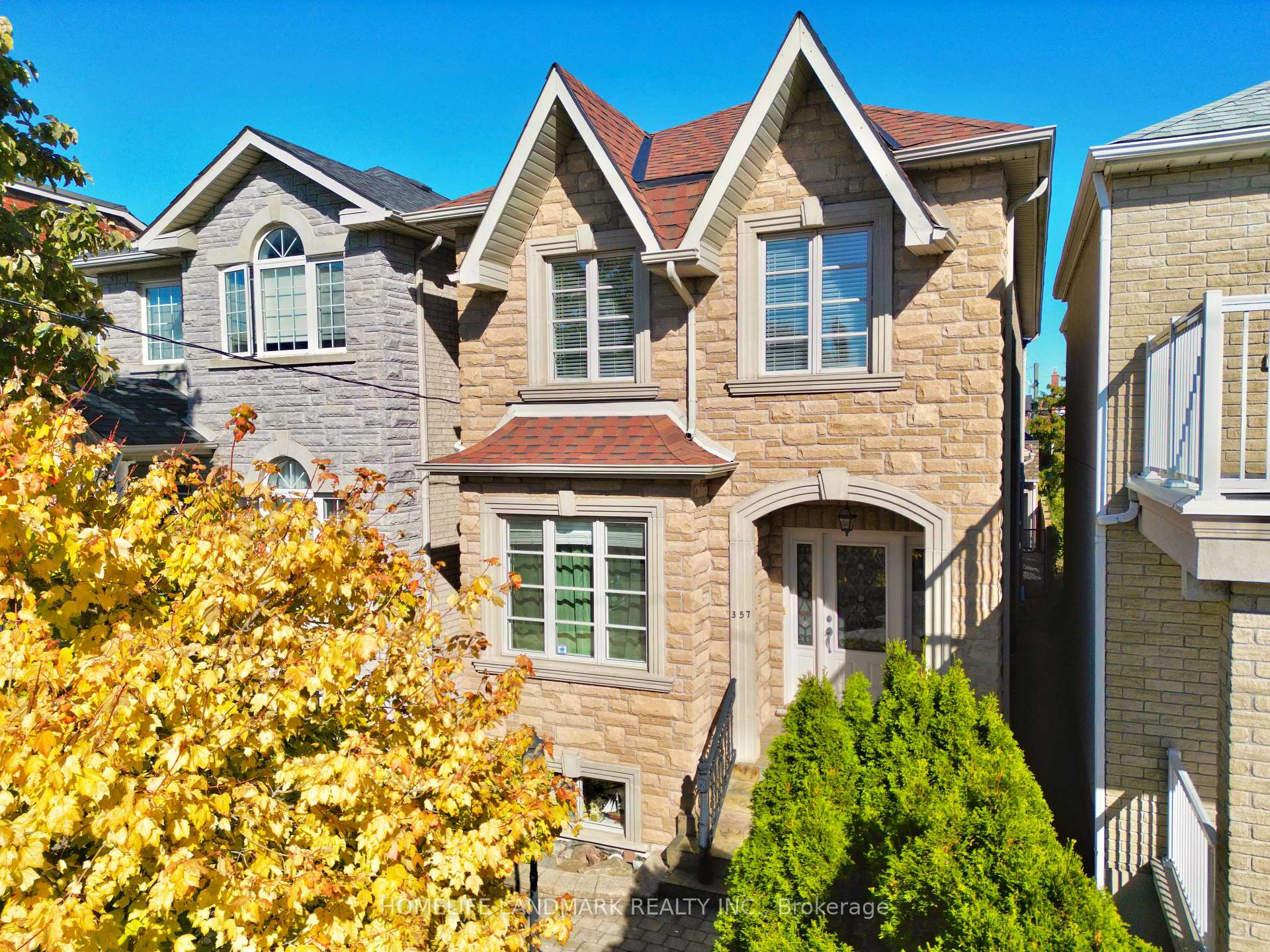Photo of 357 Bartlett Avenue N