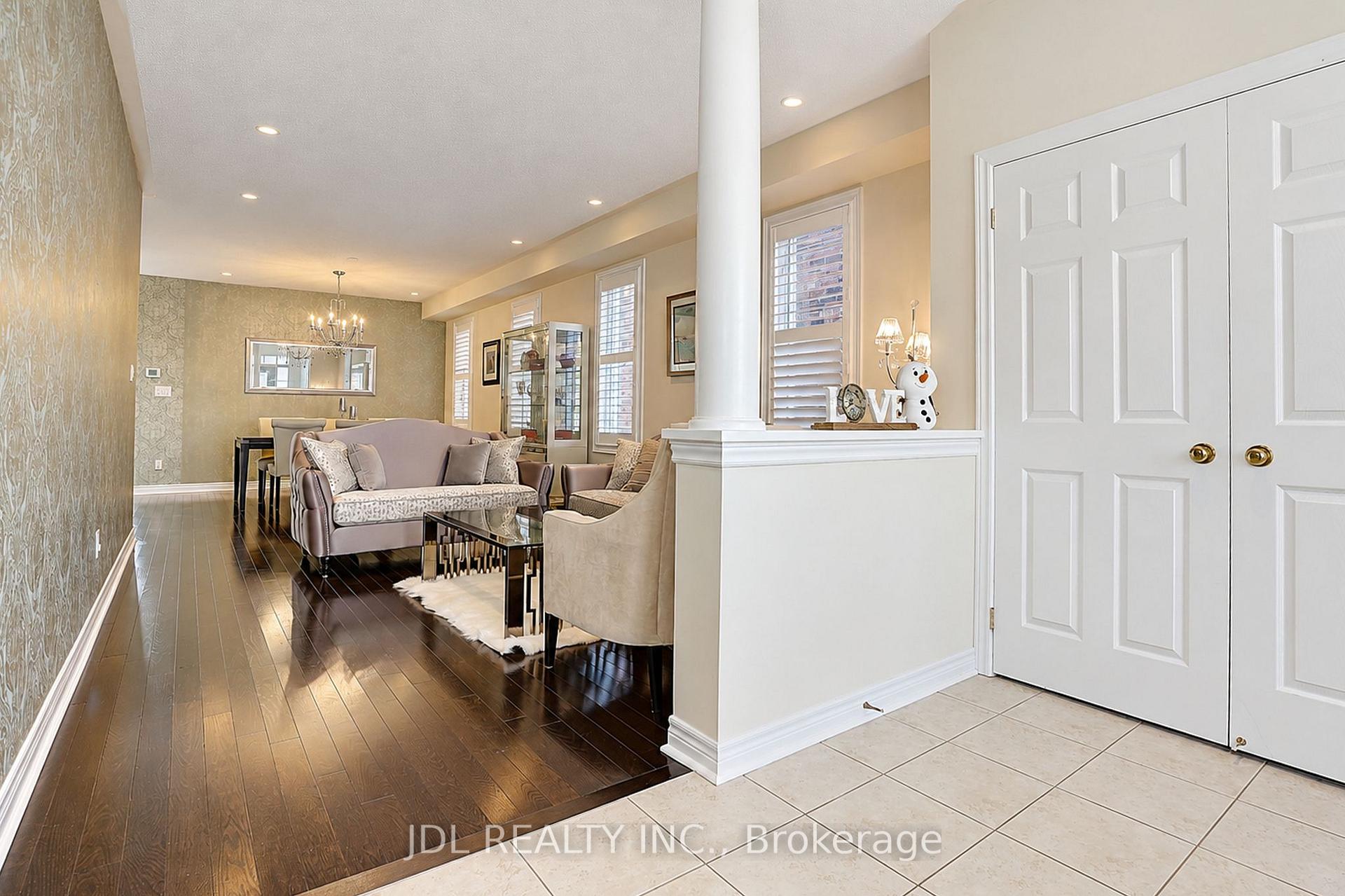 Photo 3 of 11 Herbert Wales Crescent, Markham, Victoria Square — HOMEH