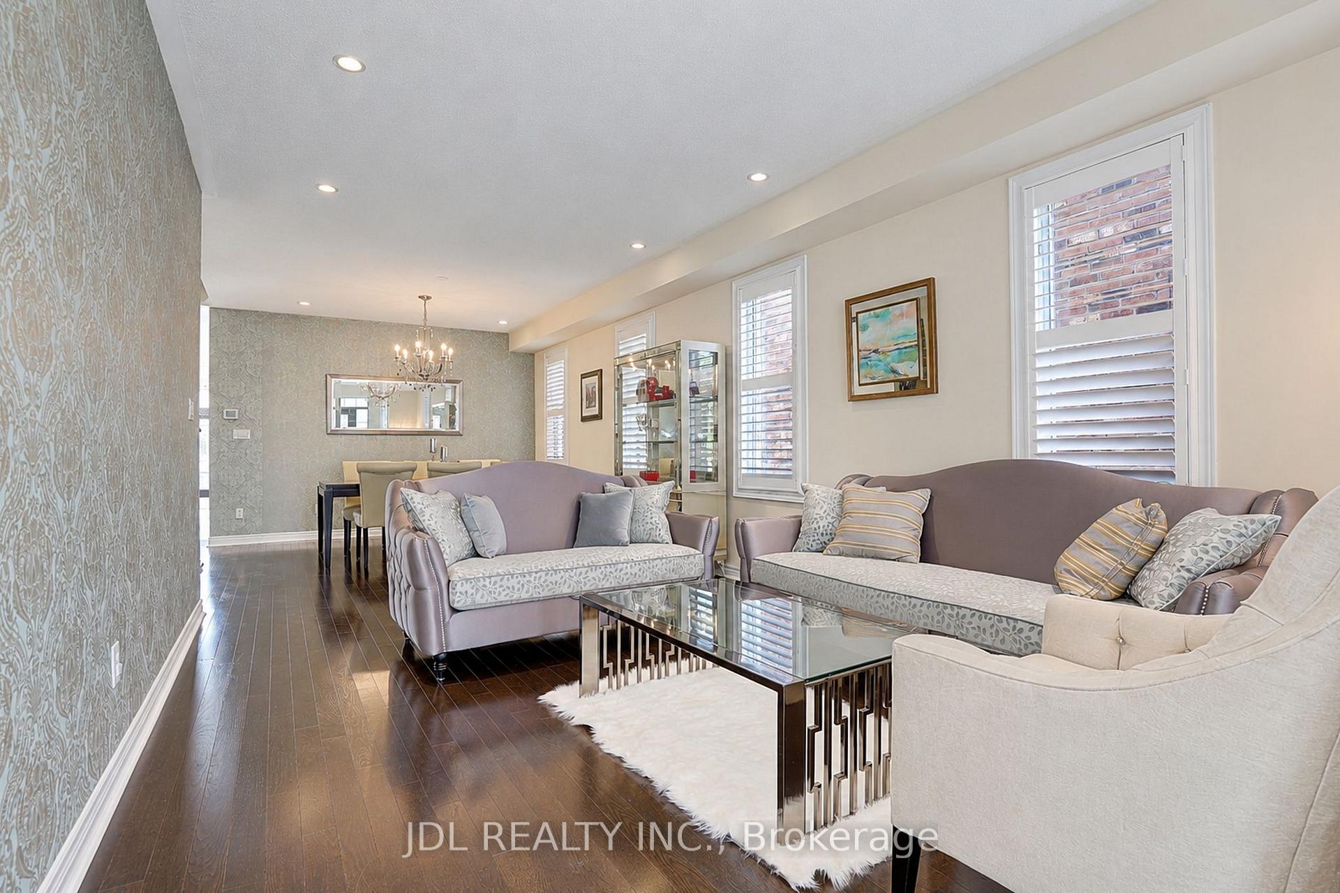 Photo 4 of 11 Herbert Wales Crescent, Markham, Victoria Square — HOMEH