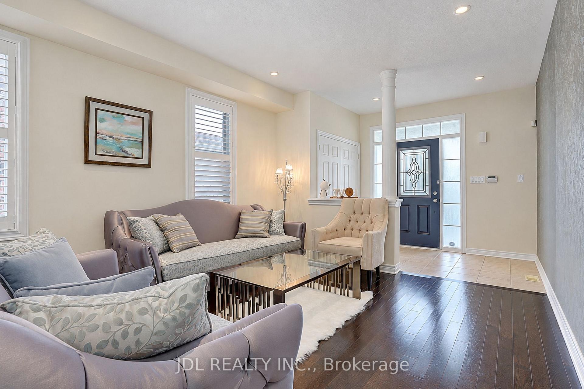 Photo 5 of 11 Herbert Wales Crescent, Markham, Victoria Square — HOMEH
