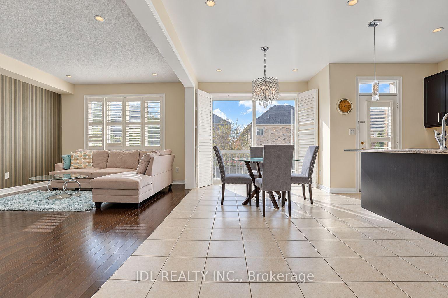 Photo 11 of 11 Herbert Wales Crescent, Markham, Victoria Square — HOMEH