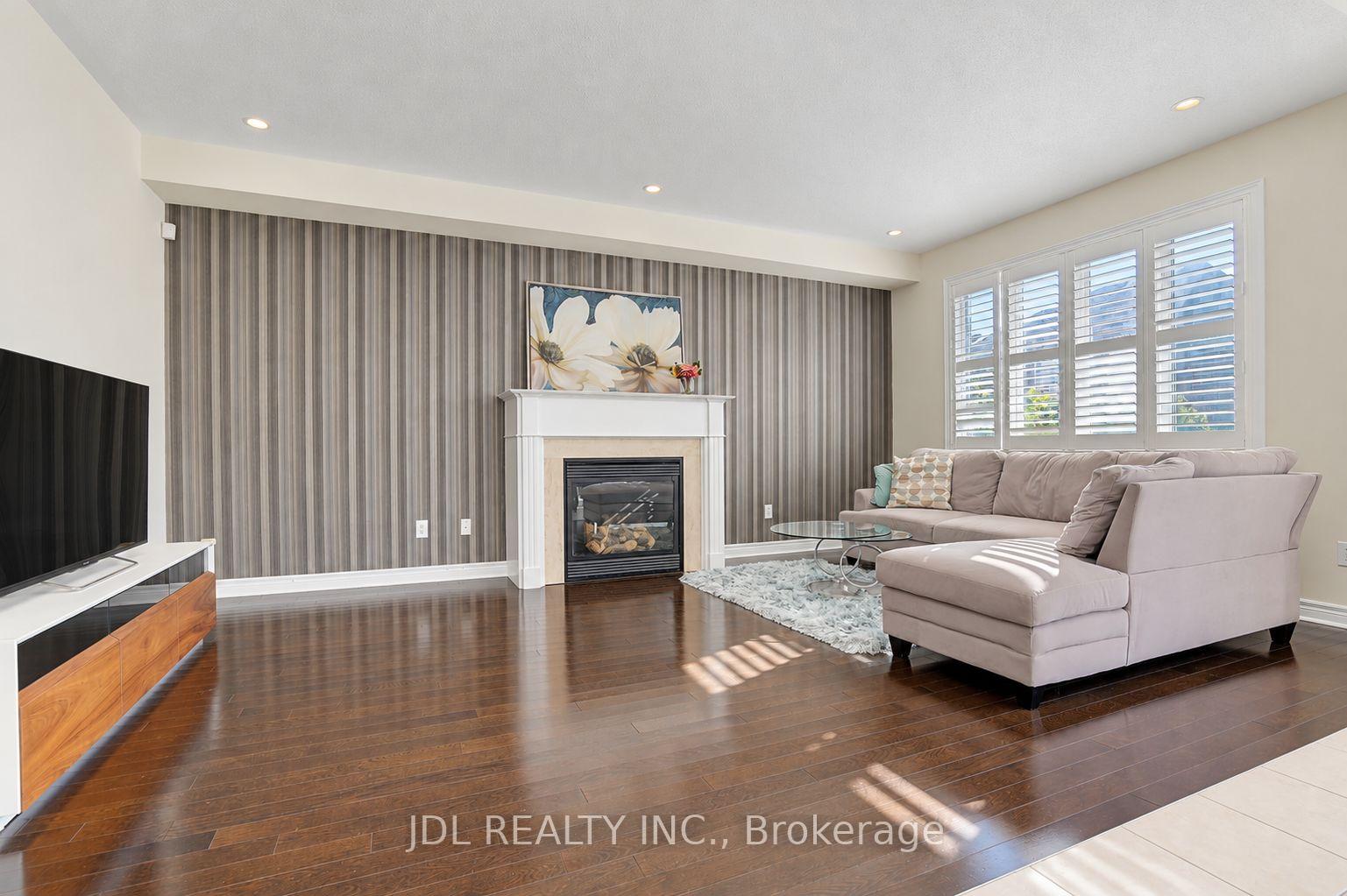 Photo 13 of 11 Herbert Wales Crescent, Markham, Victoria Square — HOMEH