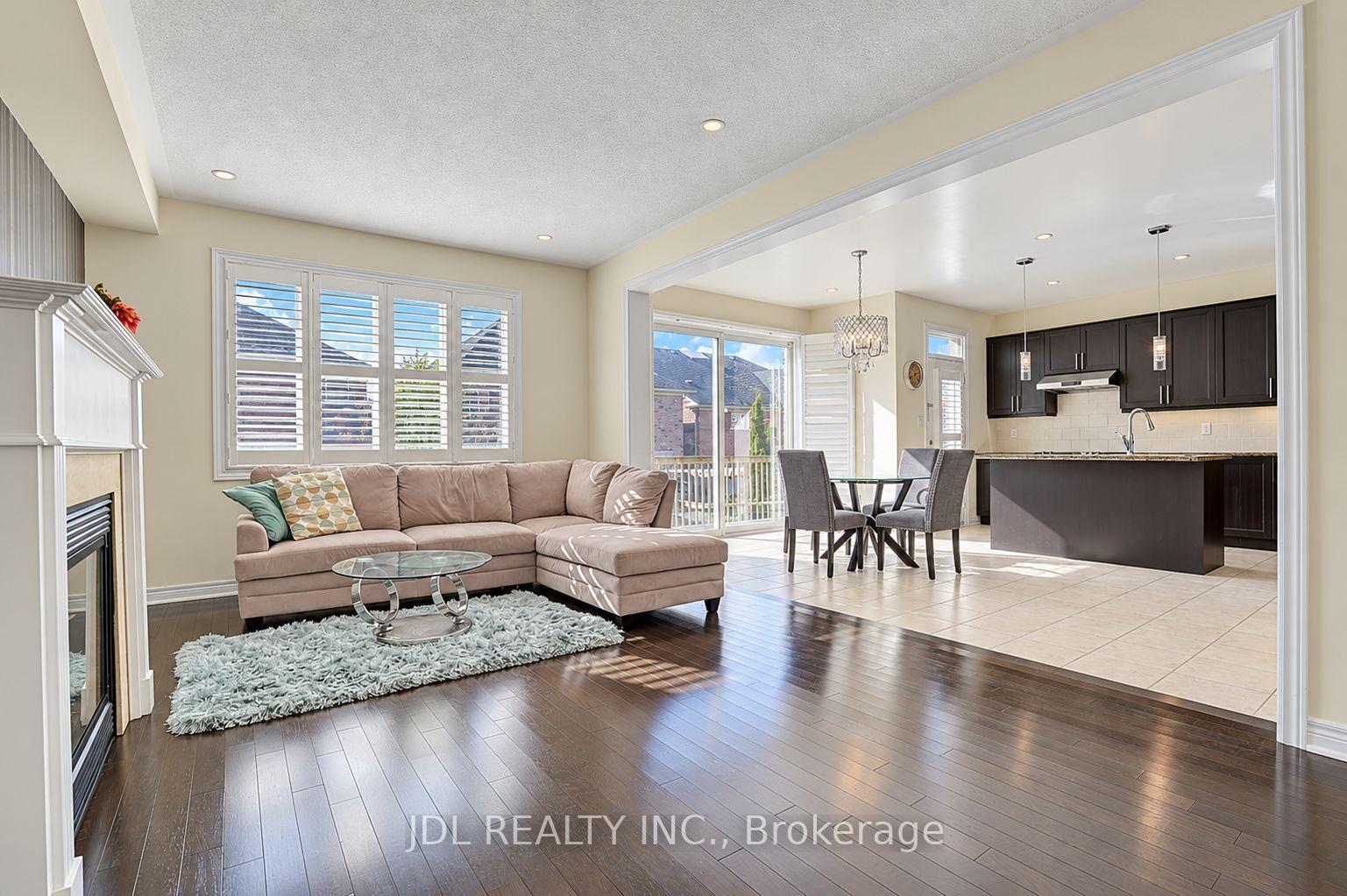 Photo 14 of 11 Herbert Wales Crescent, Markham, Victoria Square — HOMEH