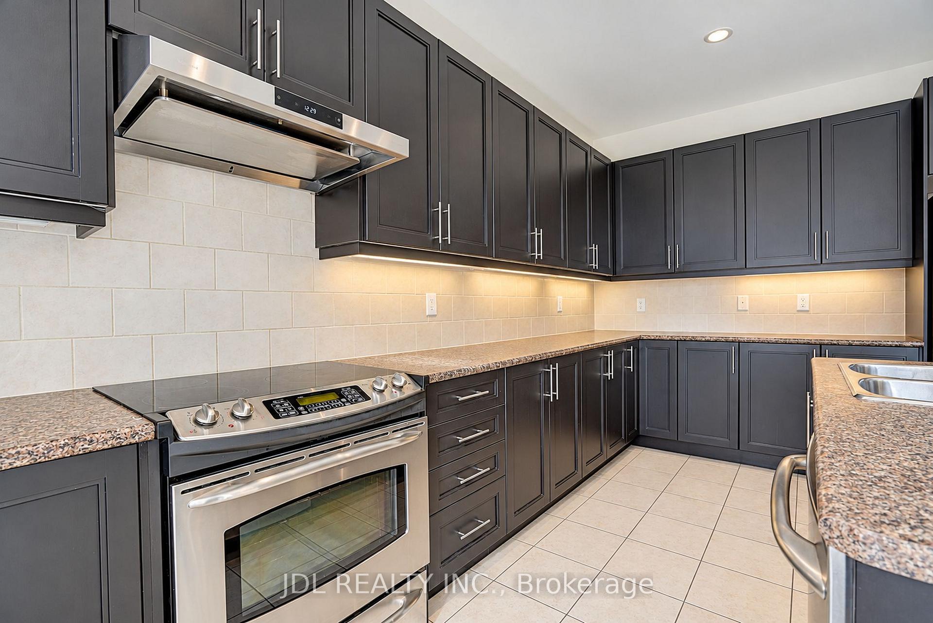 Photo 21 of 11 Herbert Wales Crescent, Markham, Victoria Square — HOMEH