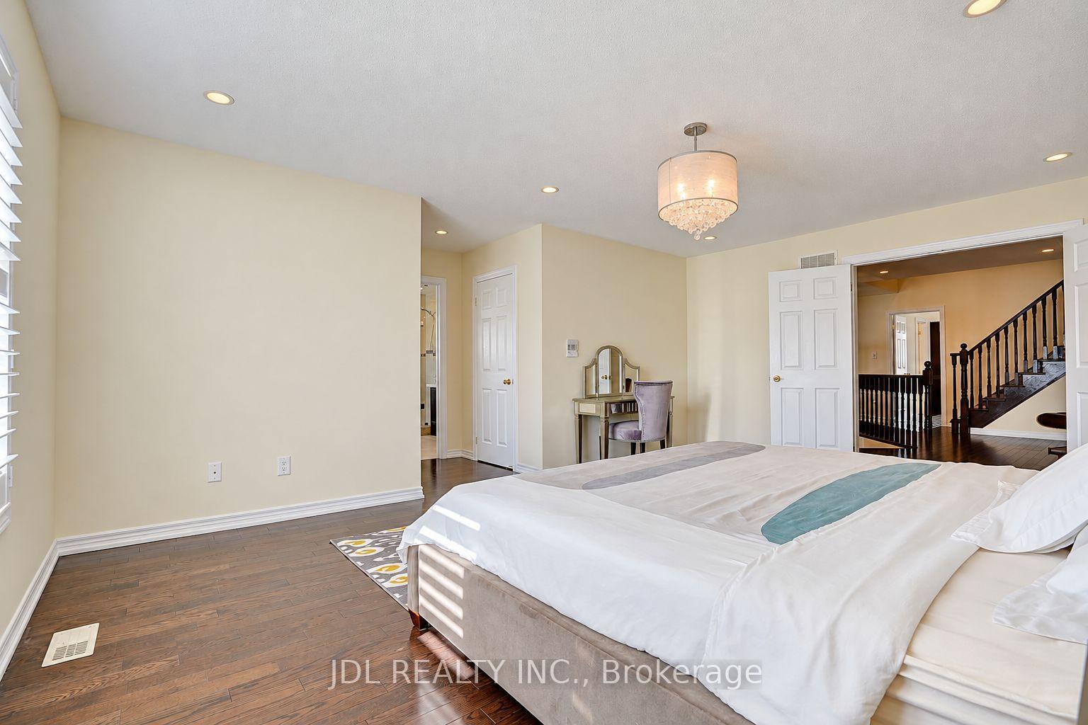 Photo 31 of 11 Herbert Wales Crescent, Markham, Victoria Square — HOMEH