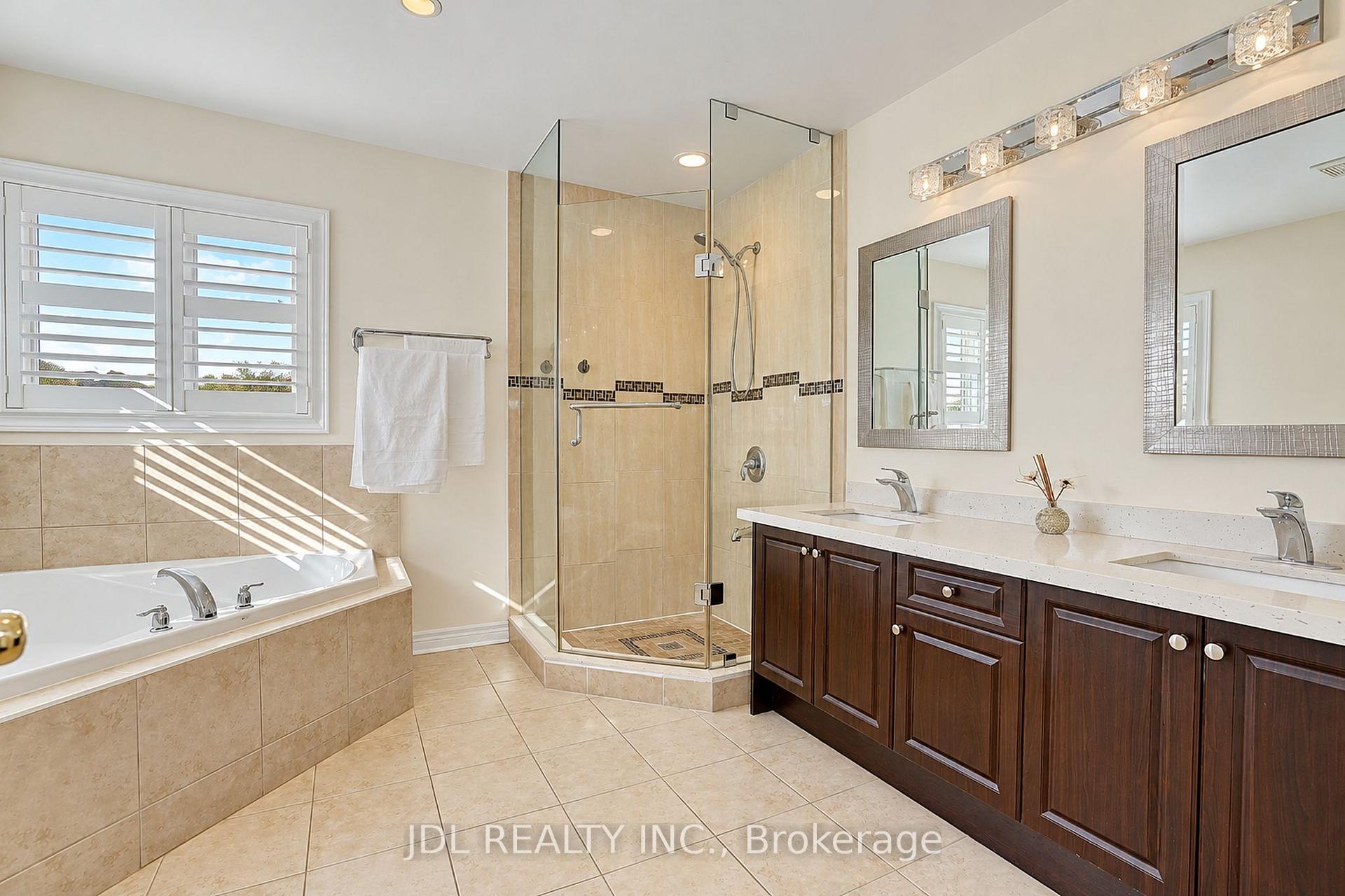 Photo 32 of 11 Herbert Wales Crescent, Markham, Victoria Square — HOMEH