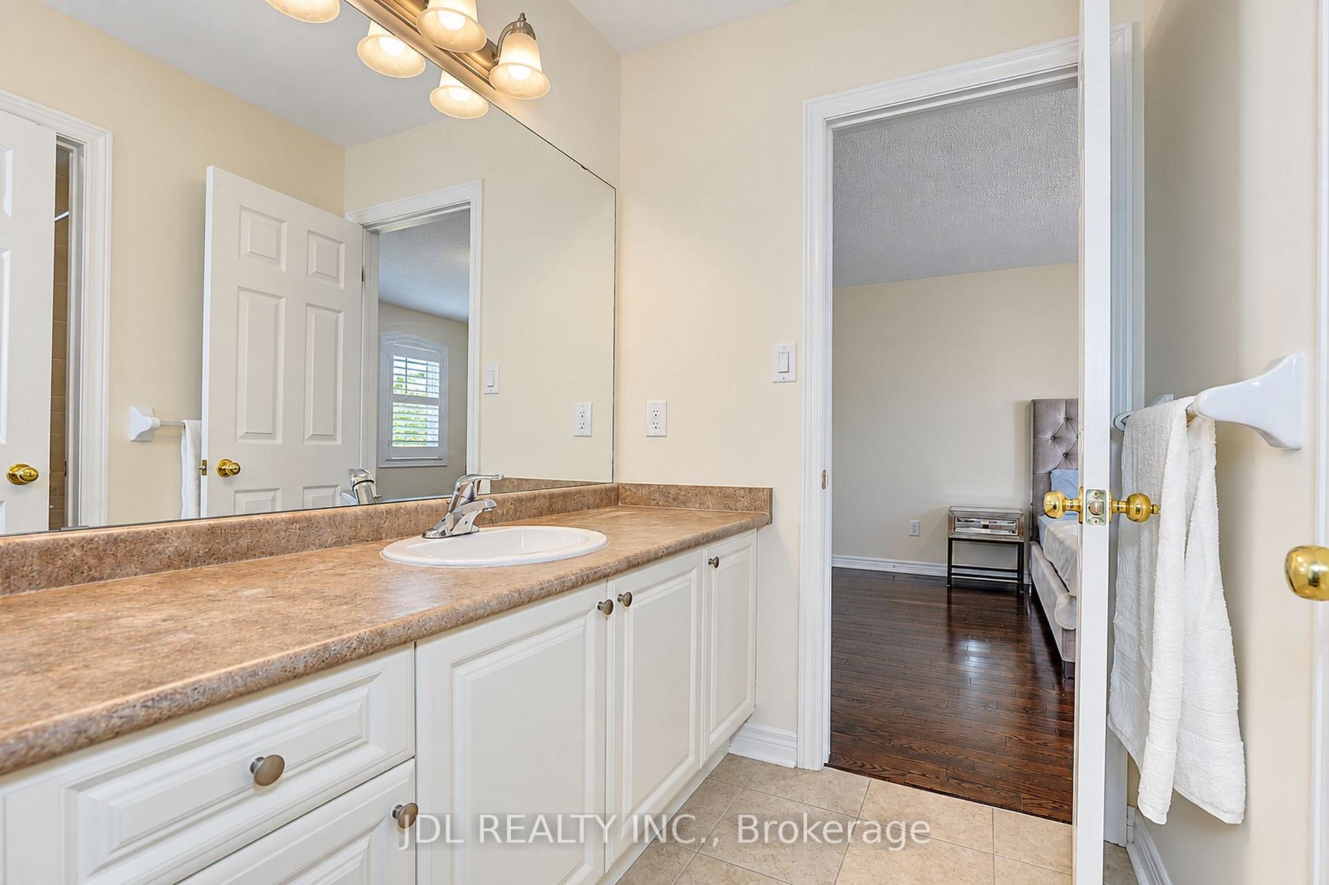 Photo 37 of 11 Herbert Wales Crescent, Markham, Victoria Square — HOMEH