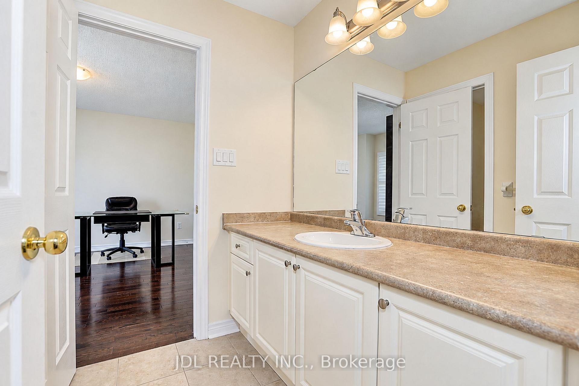 Photo 38 of 11 Herbert Wales Crescent, Markham, Victoria Square — HOMEH