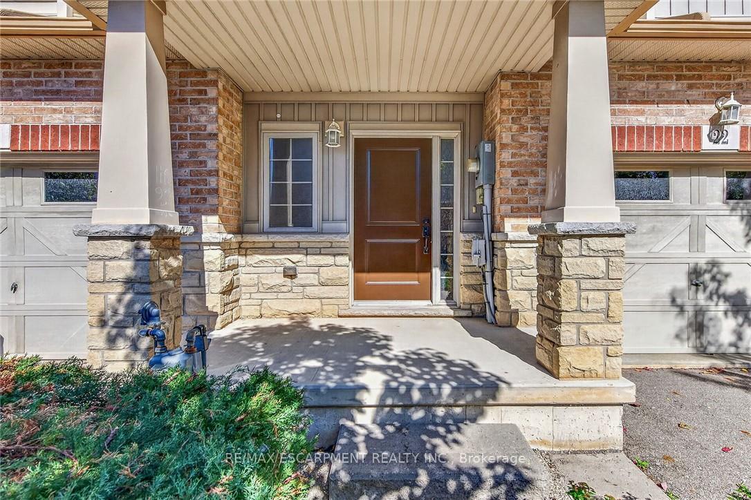 Photo 4 of Unit 22, 8 Lakelawn Road, Grimsby, Grimsby Beach — HOMEH