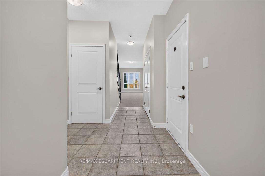 Photo 5 of Unit 22, 8 Lakelawn Road, Grimsby, Grimsby Beach — HOMEH