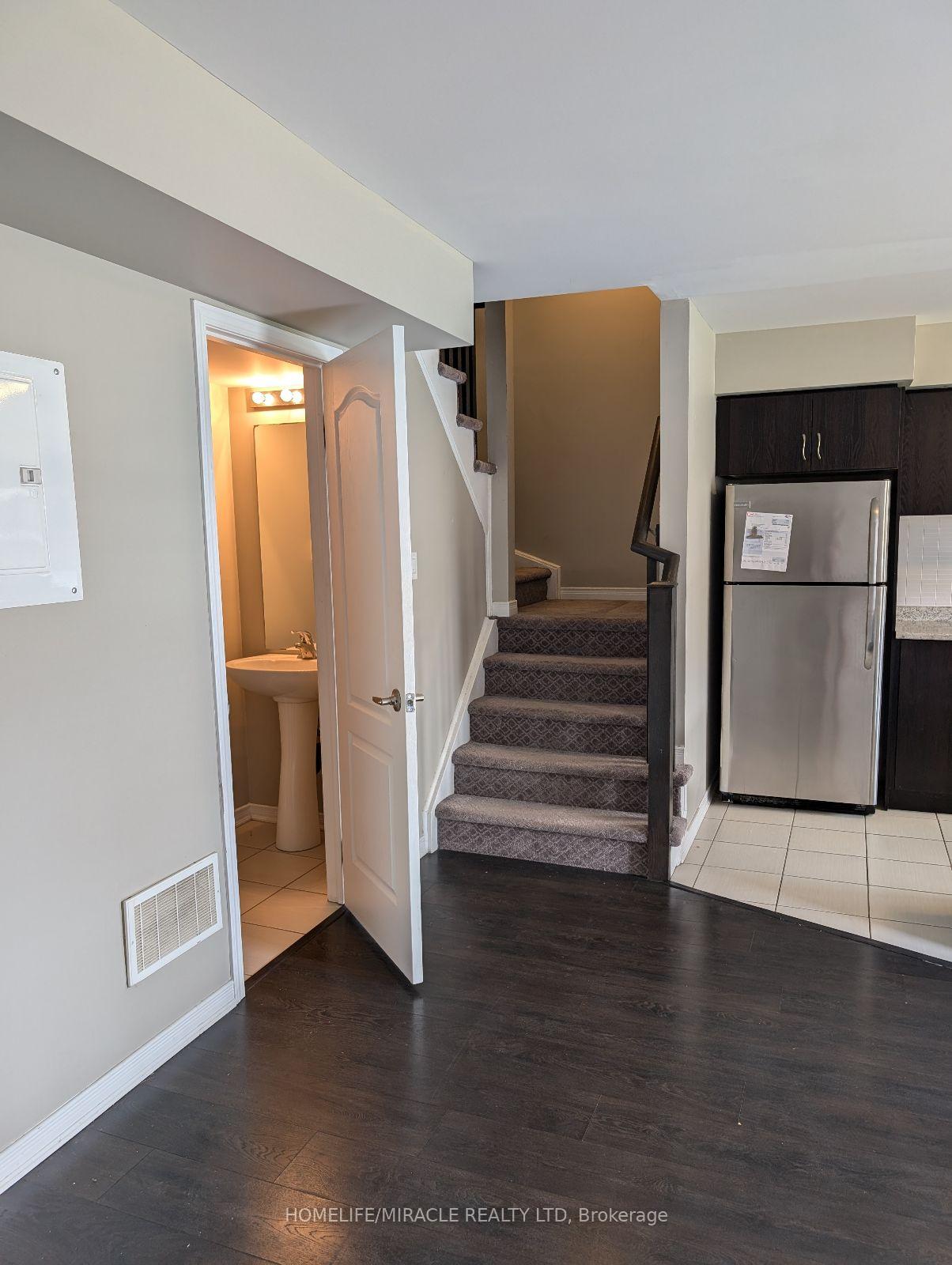 Photo 5 of Unit 69, 2441 Greenwich Drive, Oakville, Westmount — HOMEH