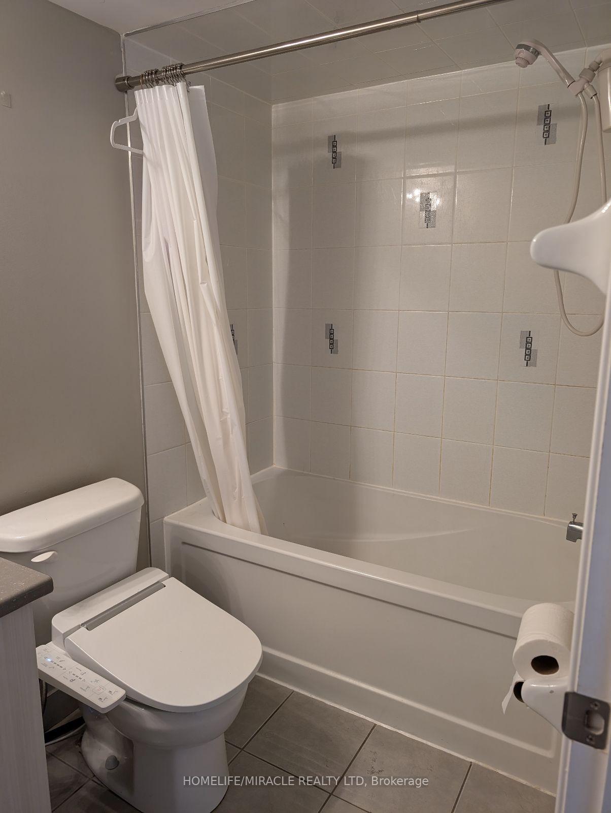 Photo 15 of Unit 69, 2441 Greenwich Drive, Oakville, Westmount — HOMEH