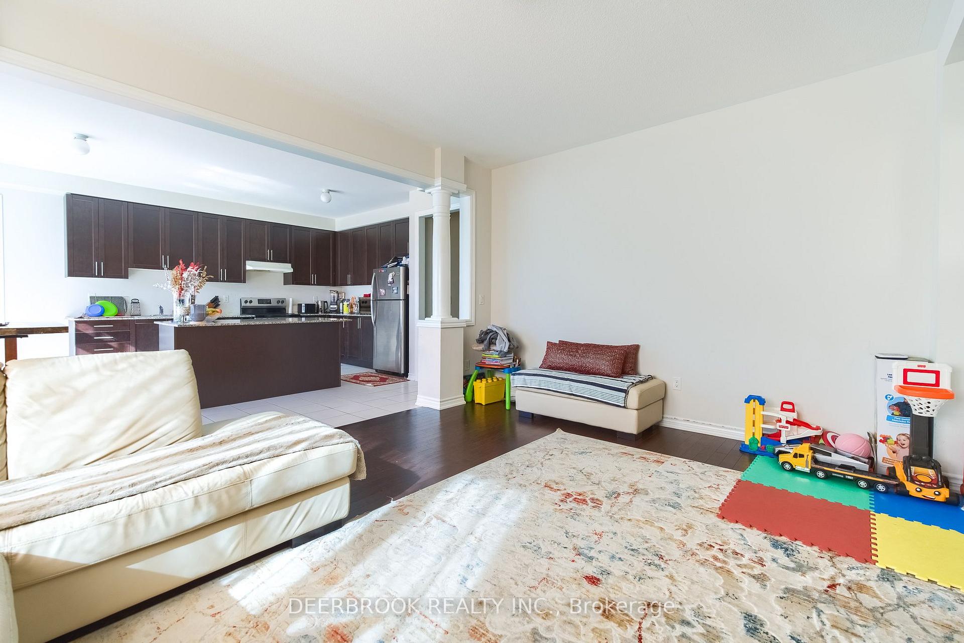 Photo 21 of 1945 Douglas Langtree Drive, Oshawa, Taunton — HOMEH