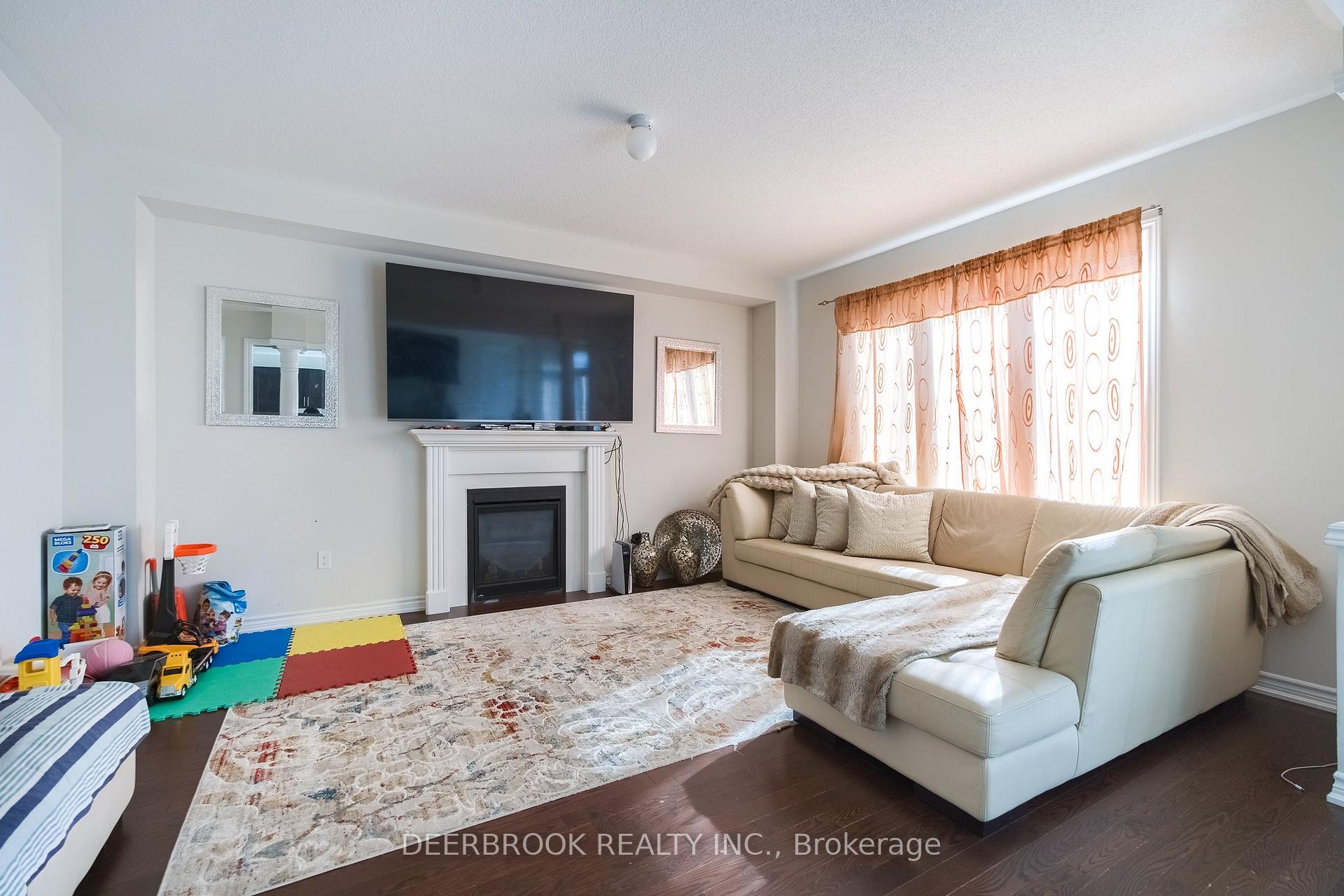 Photo 25 of 1945 Douglas Langtree Drive, Oshawa, Taunton — HOMEH