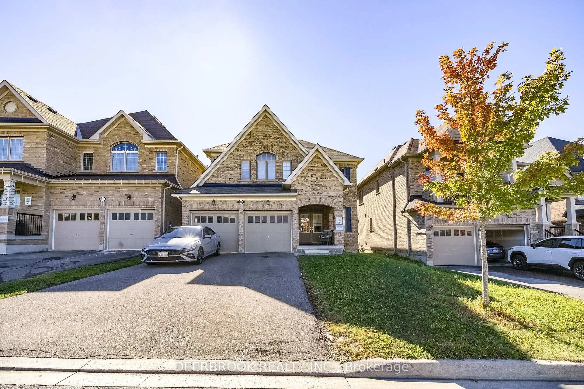 Photo 3 of 1945 Douglas Langtree Drive, Oshawa, Taunton — HOMEH