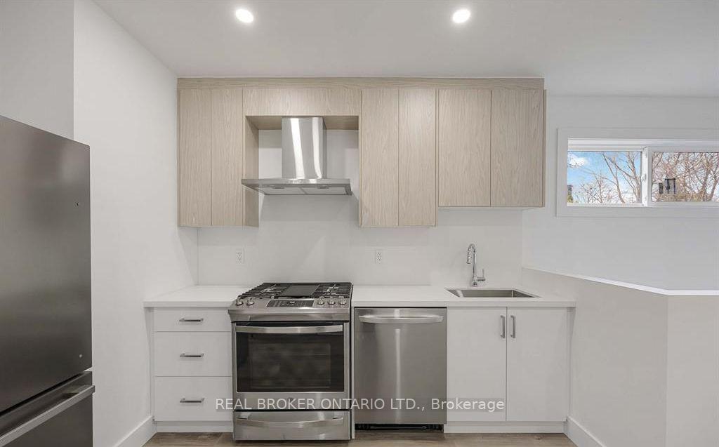 Photo 2 of Unit 5, 14 Hatfield Crescent, Etobicoke, Elms-Old Rexdale — HOMEH