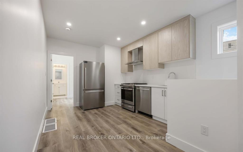 Photo 3 of Unit 5, 14 Hatfield Crescent, Etobicoke, Elms-Old Rexdale — HOMEH
