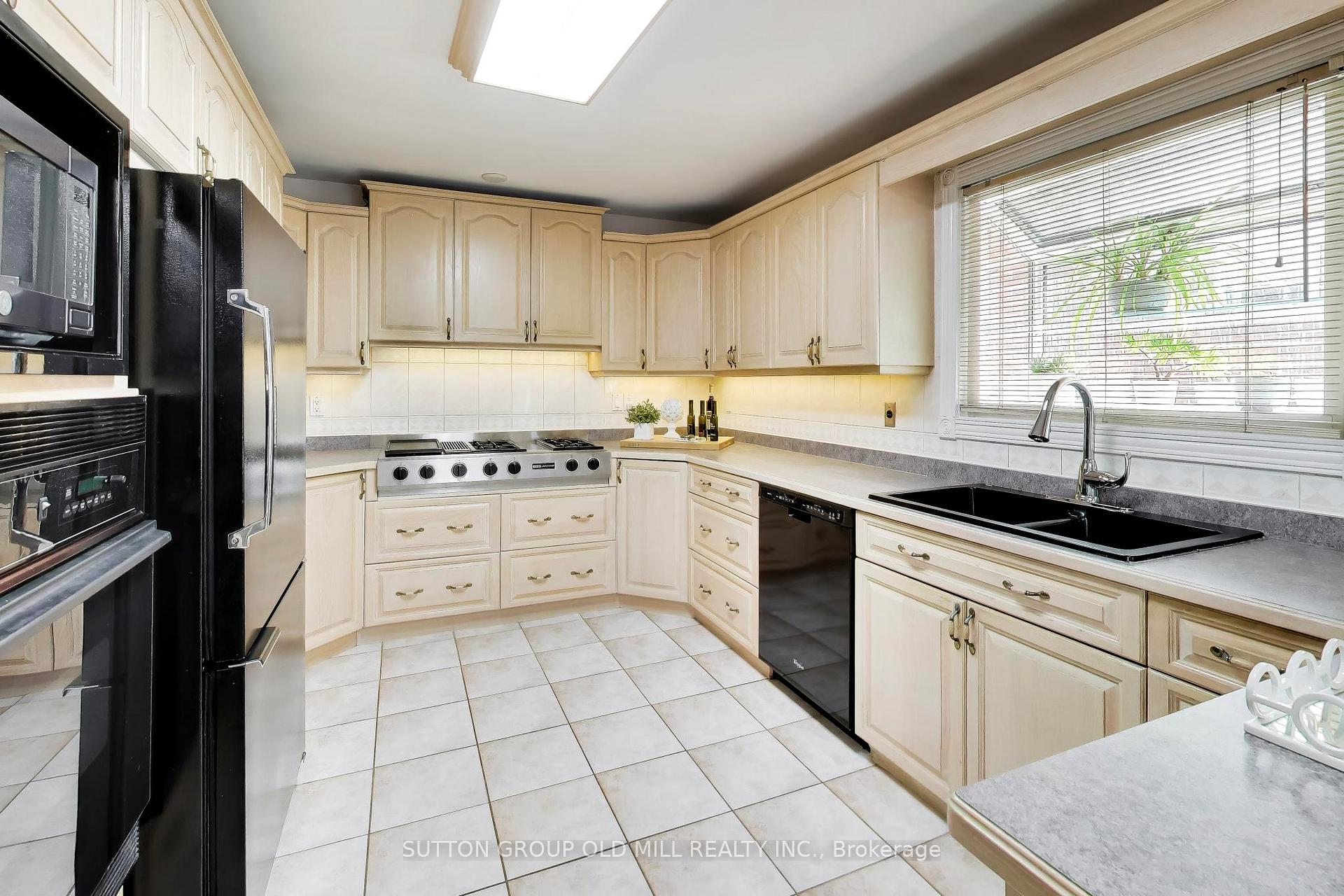 Photo 9 of 251 Chalfield Lane, Mississauga, Rathwood — HOMEH