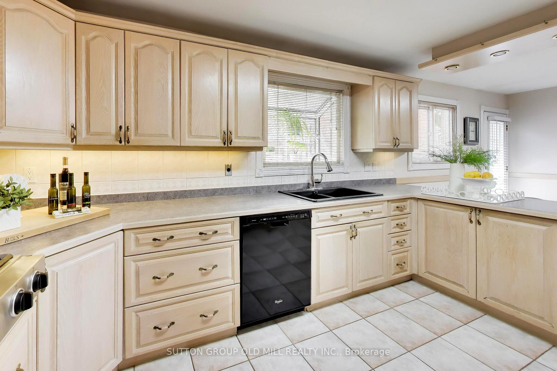 Photo 10 of 251 Chalfield Lane, Mississauga, Rathwood — HOMEH