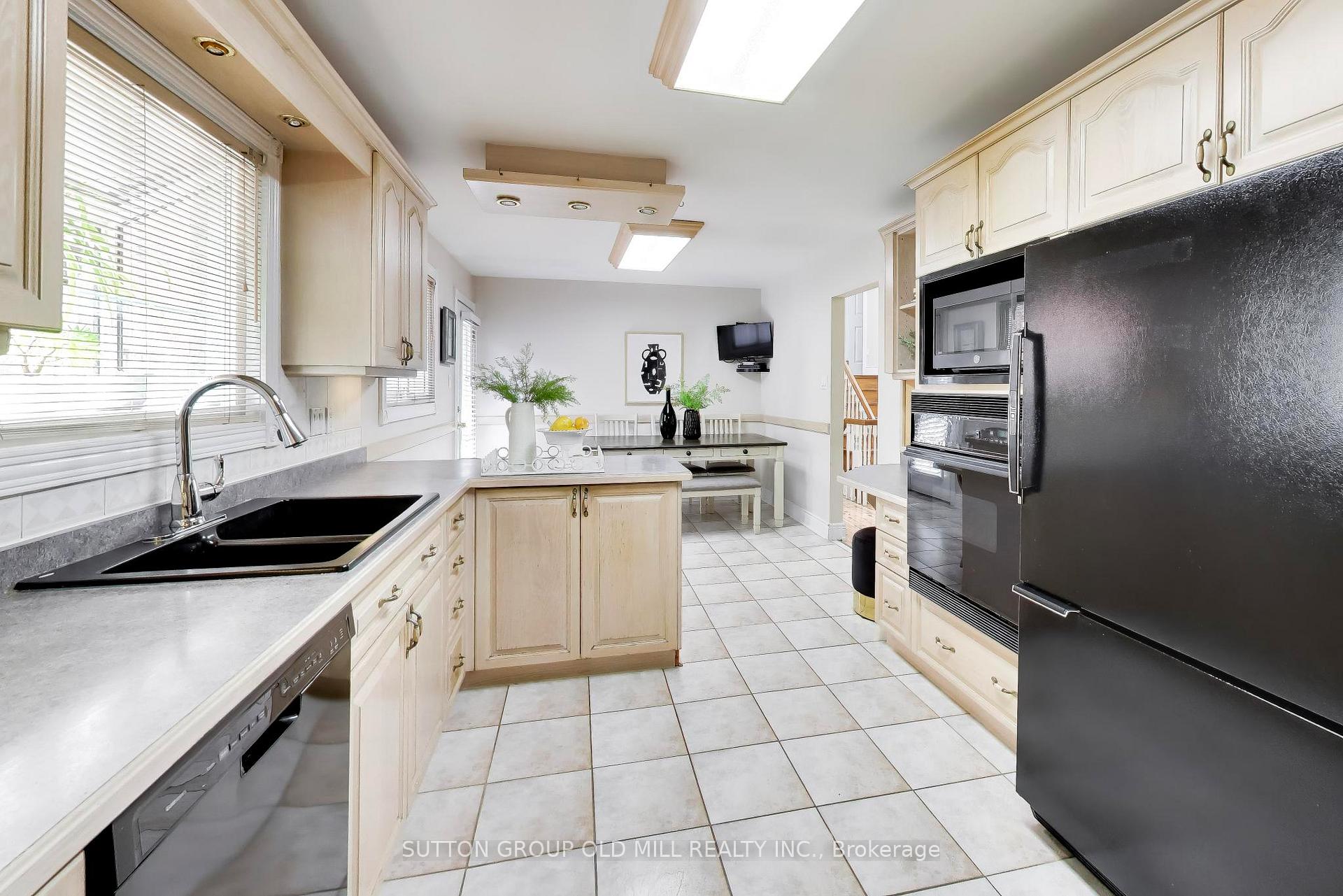 Photo 11 of 251 Chalfield Lane, Mississauga, Rathwood — HOMEH