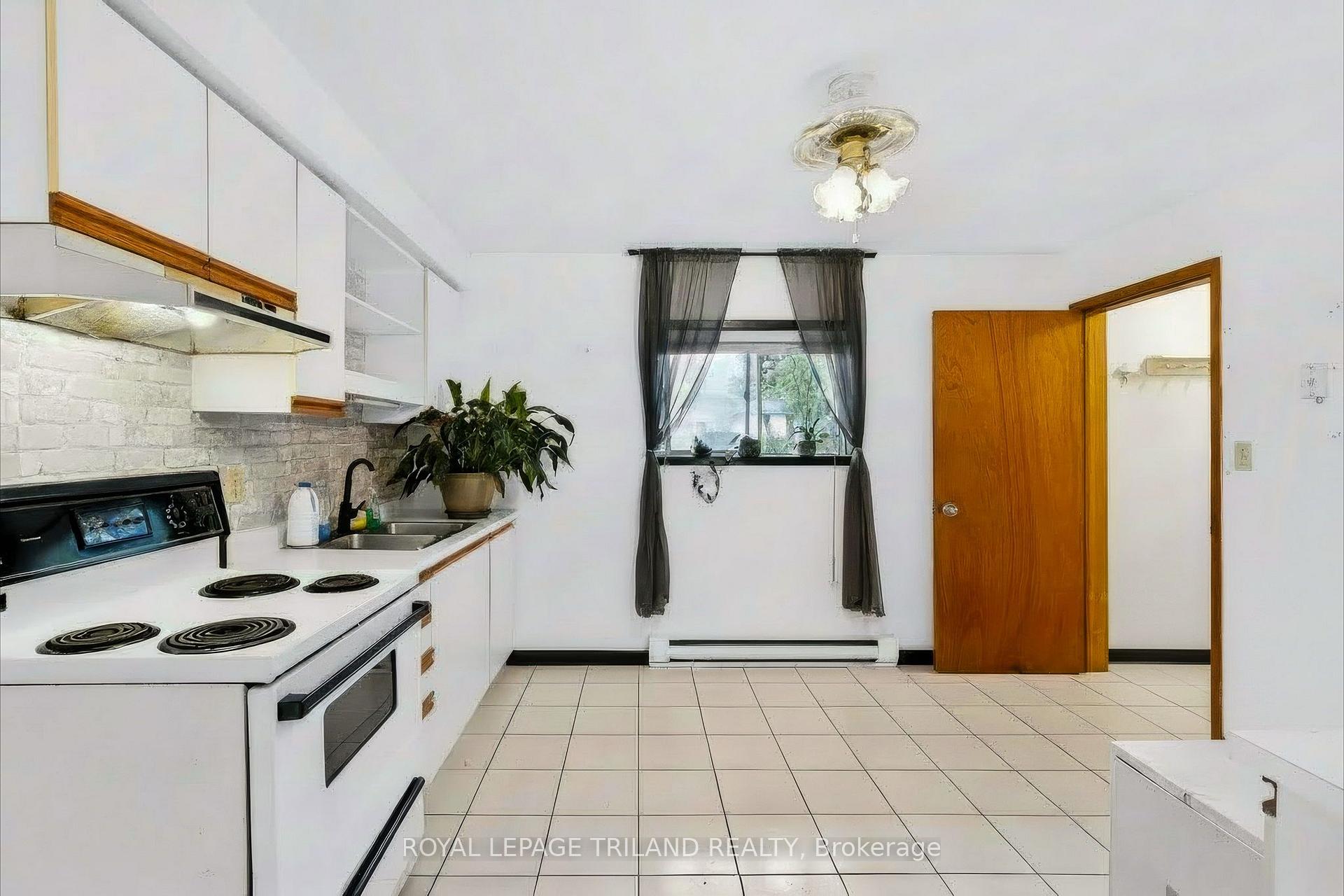 Photo 3 of Unit 1, 25 South Edgeware Road, St. Thomas — HOMEH