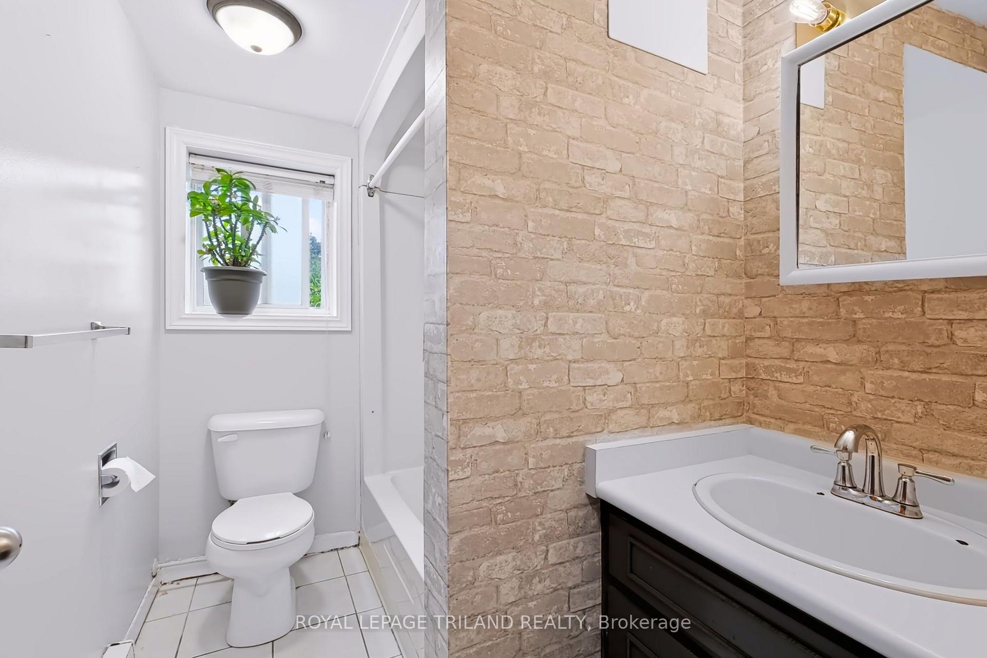 Photo 11 of Unit 1, 25 South Edgeware Road, St. Thomas — HOMEH
