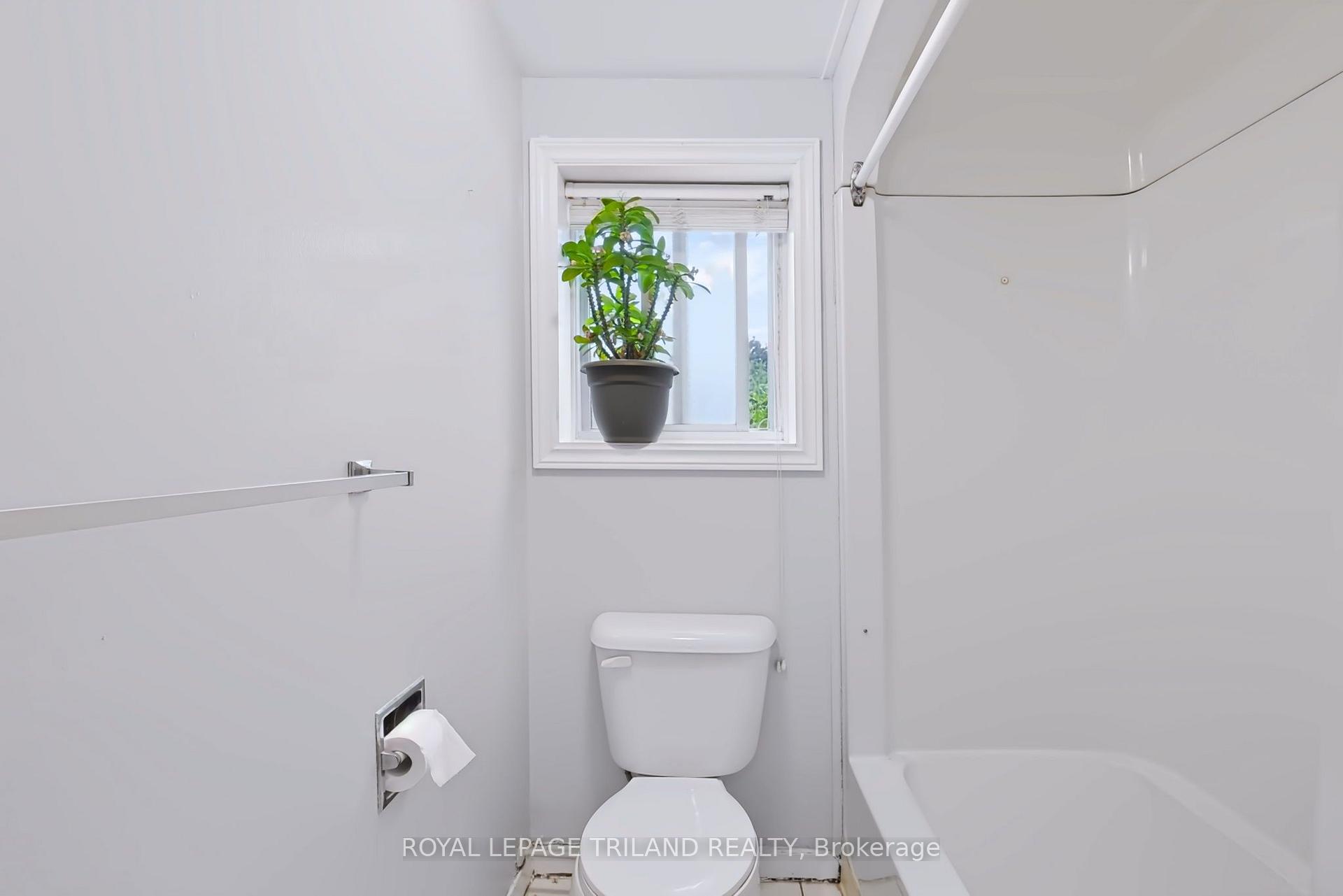 Photo 12 of Unit 1, 25 South Edgeware Road, St. Thomas — HOMEH