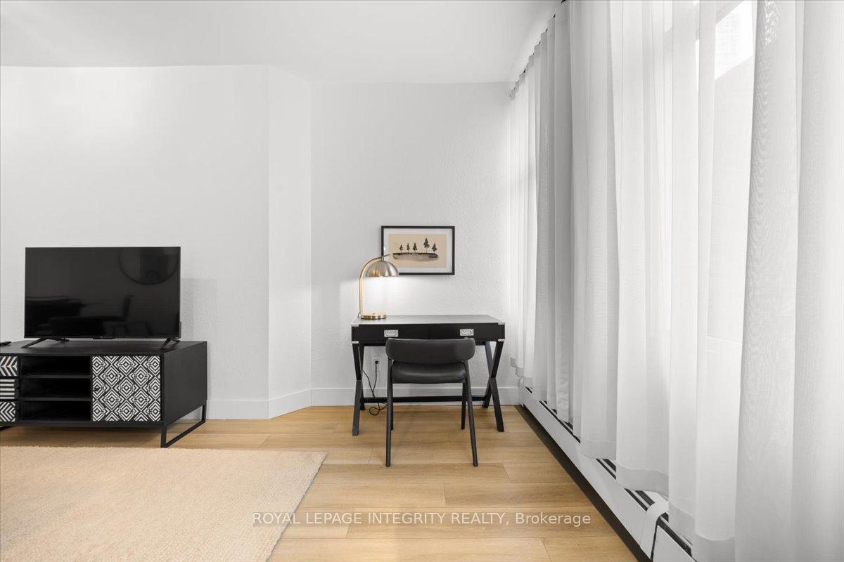 Photo of Unit 808, 161 Laurier Avenue W