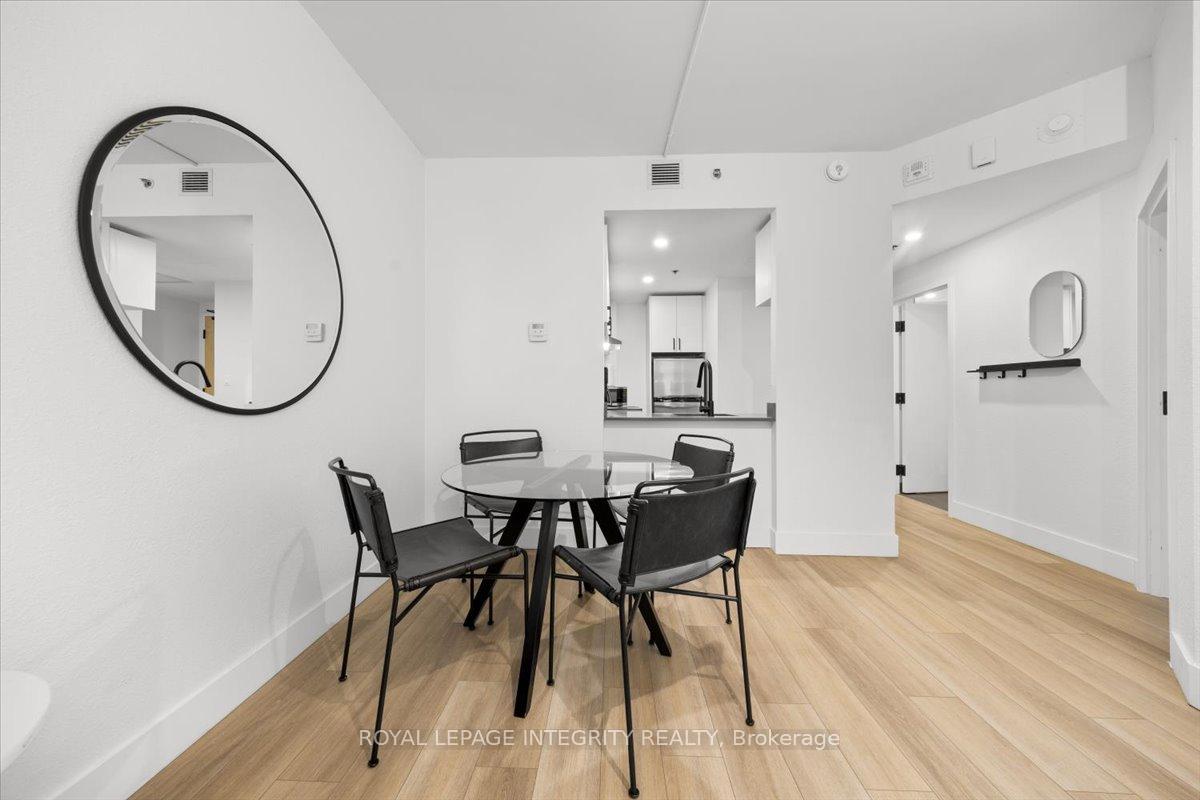 Photo of Unit 917, 161 Laurier Avenue W