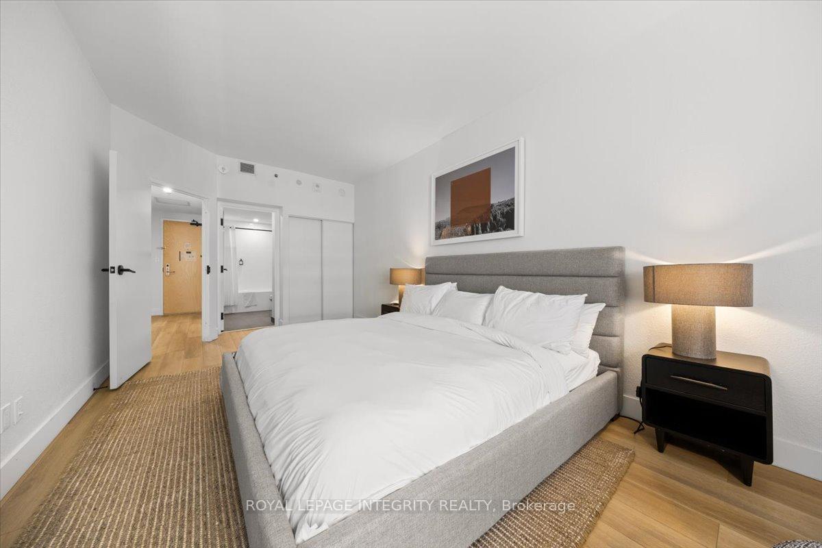Photo of Unit 1017, 161 Laurier Avenue W