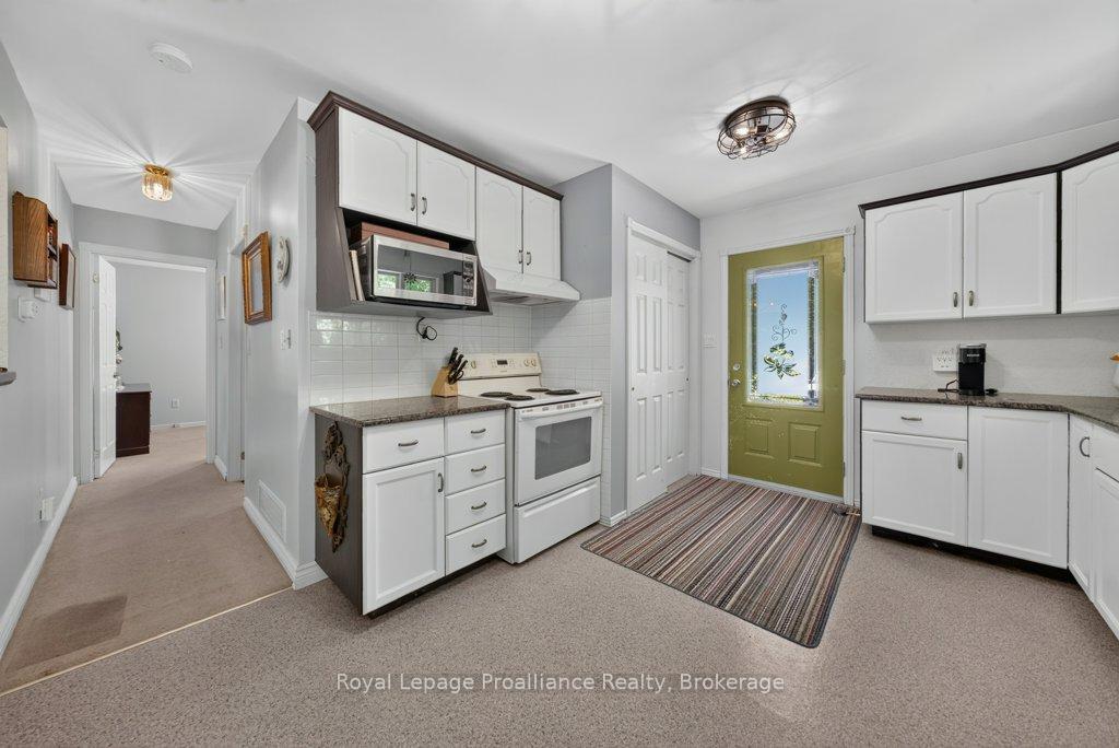Photo 13 of 1401 Whites Road, Frontenac, Frontenac North — HOMEH