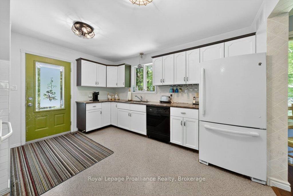 Photo 14 of 1401 Whites Road, Frontenac, Frontenac North — HOMEH