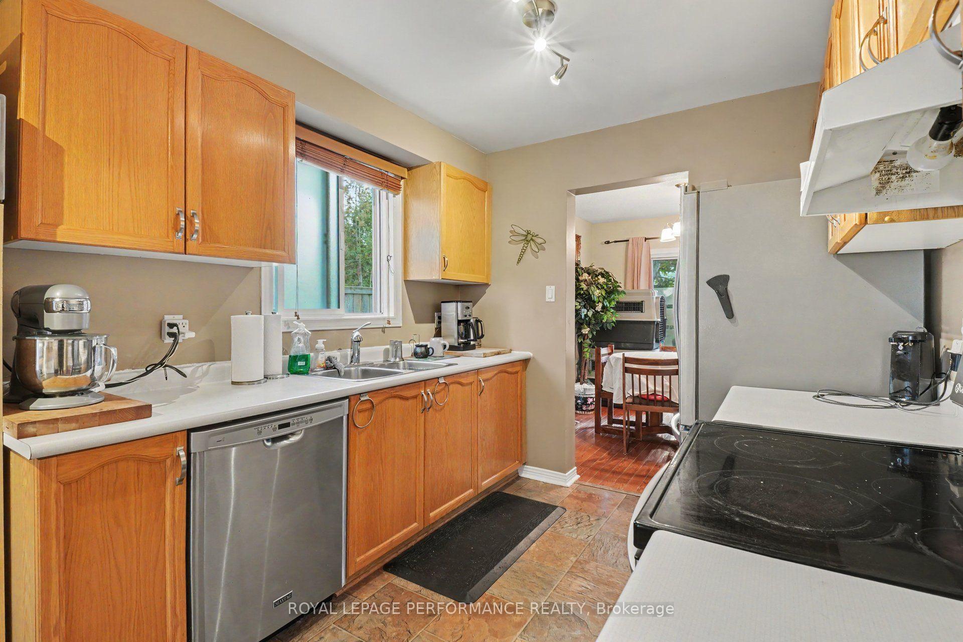 Photo 10 of 1478 Corsham Avenue, Ottawa, Fallingbrook/Pineridge — HOMEH