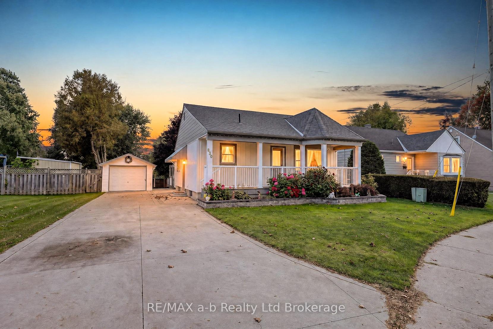 Photo 2 of 830 Maple Avenue, Woodstock, Woodstock - South — HOMEH