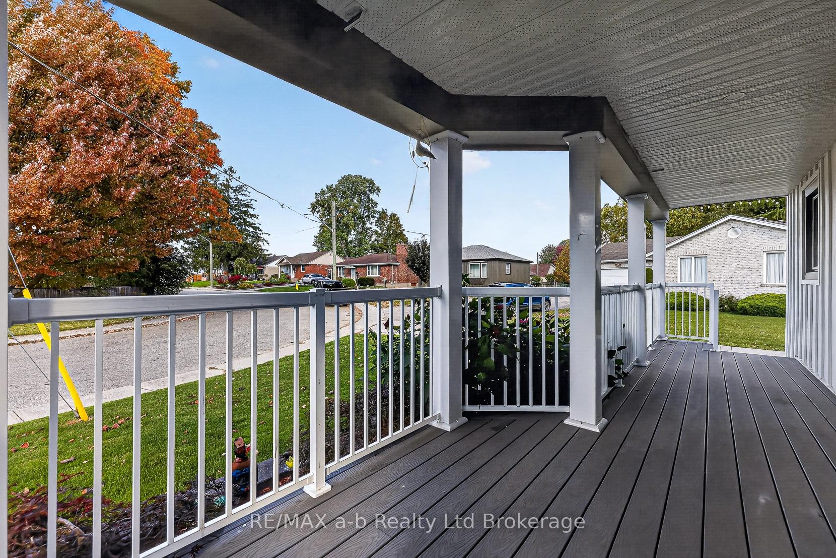 Photo 6 of 830 Maple Avenue, Woodstock, Woodstock - South — HOMEH
