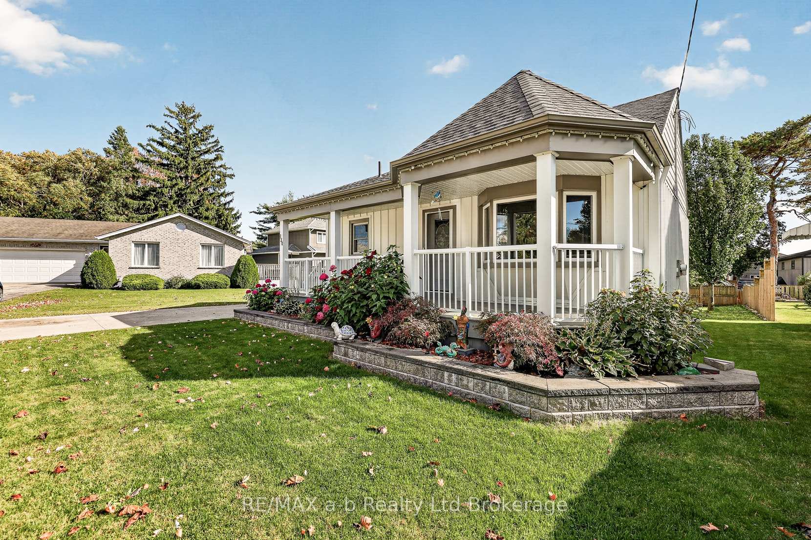 Photo 4 of 830 Maple Avenue, Woodstock, Woodstock - South — HOMEH