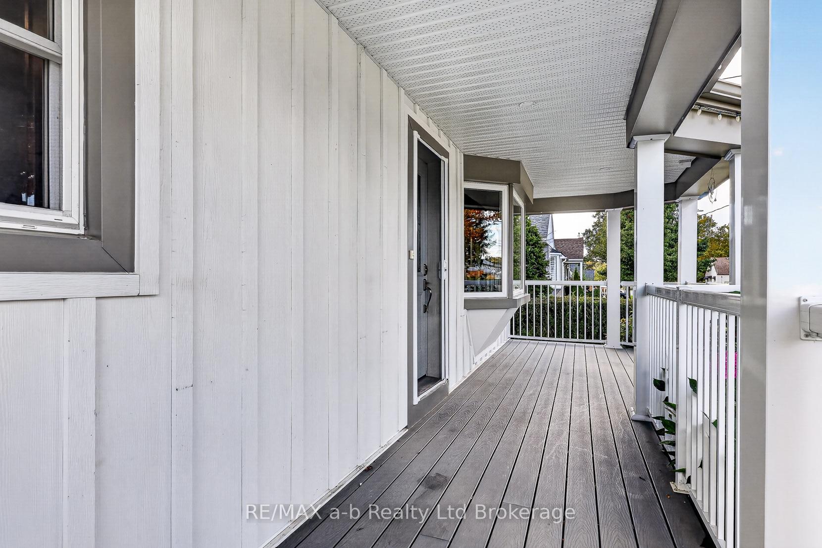 Photo 5 of 830 Maple Avenue, Woodstock, Woodstock - South — HOMEH