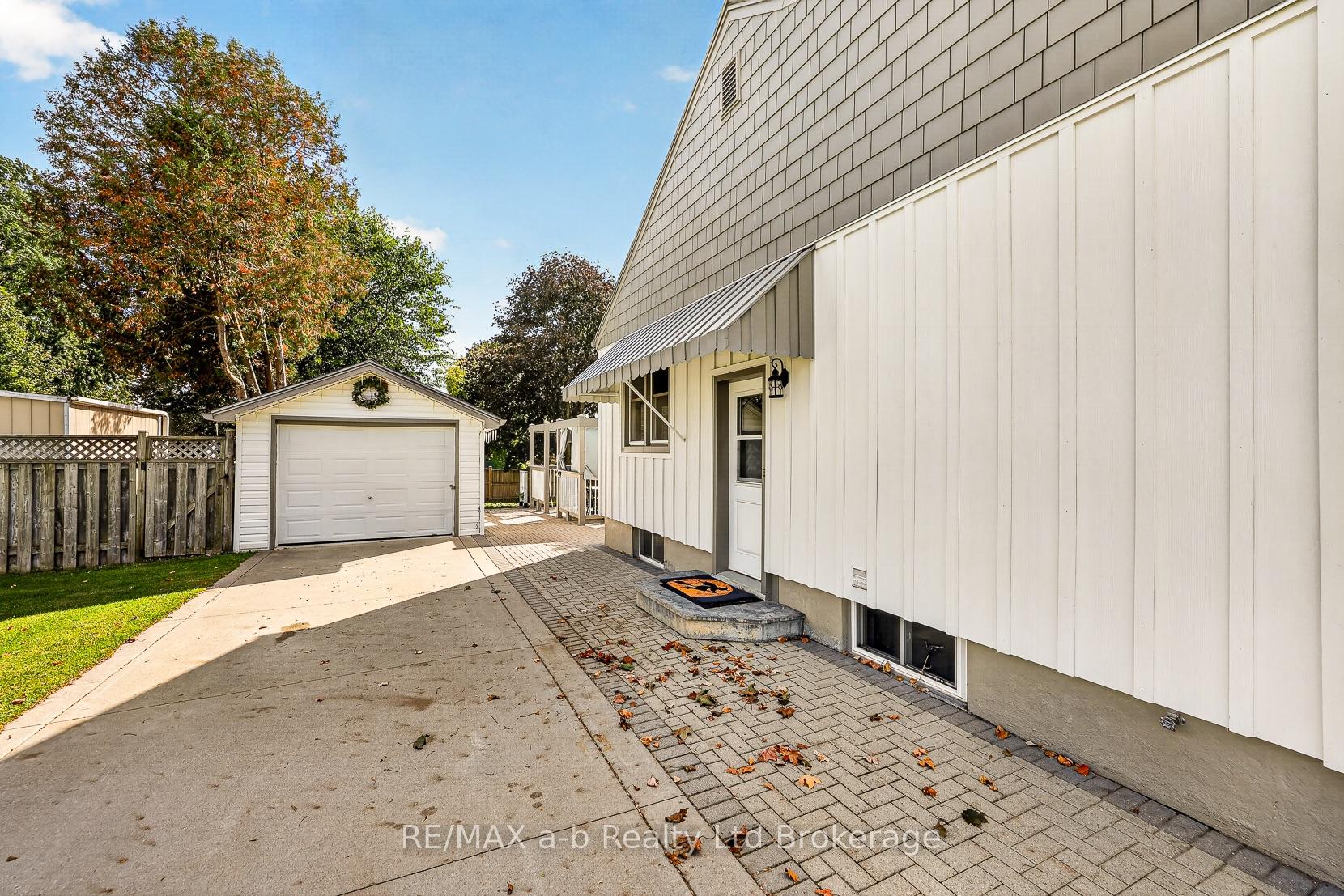 Photo 8 of 830 Maple Avenue, Woodstock, Woodstock - South — HOMEH