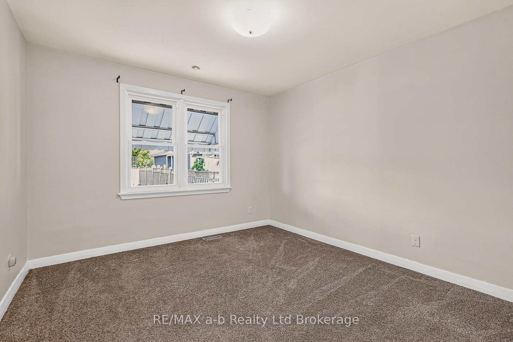 Photo 14 of 830 Maple Avenue, Woodstock, Woodstock - South — HOMEH
