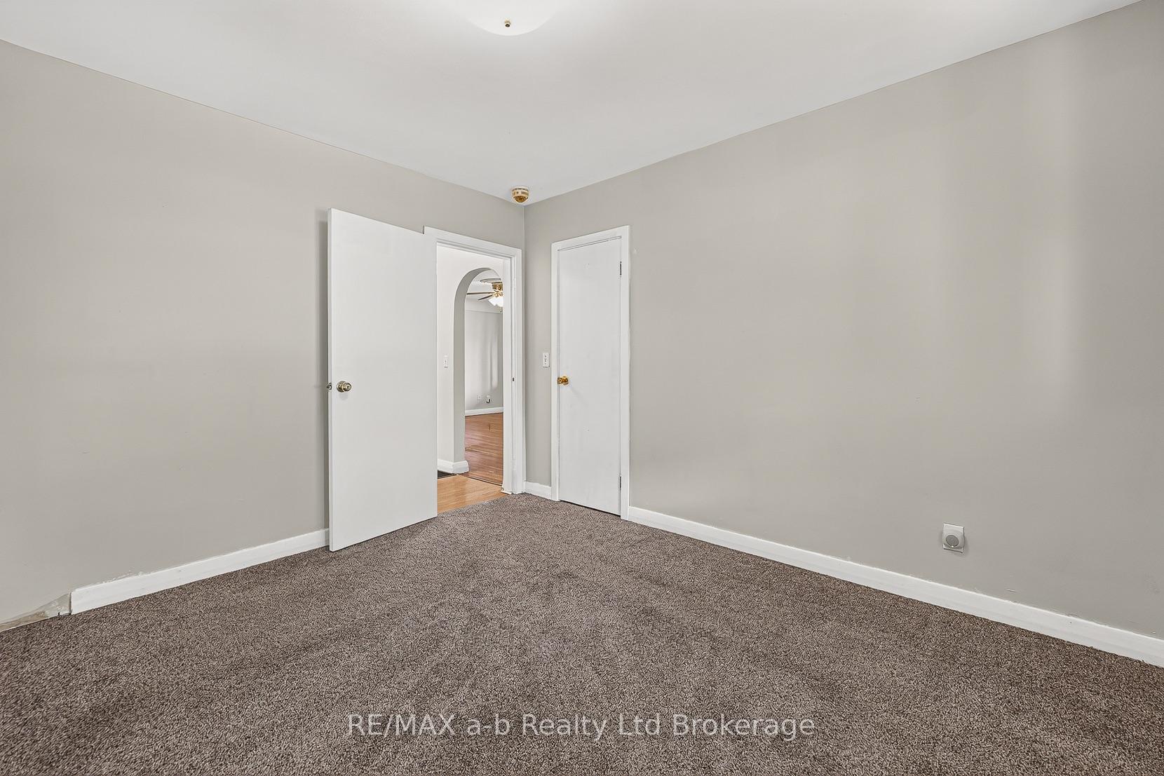 Photo 16 of 830 Maple Avenue, Woodstock, Woodstock - South — HOMEH