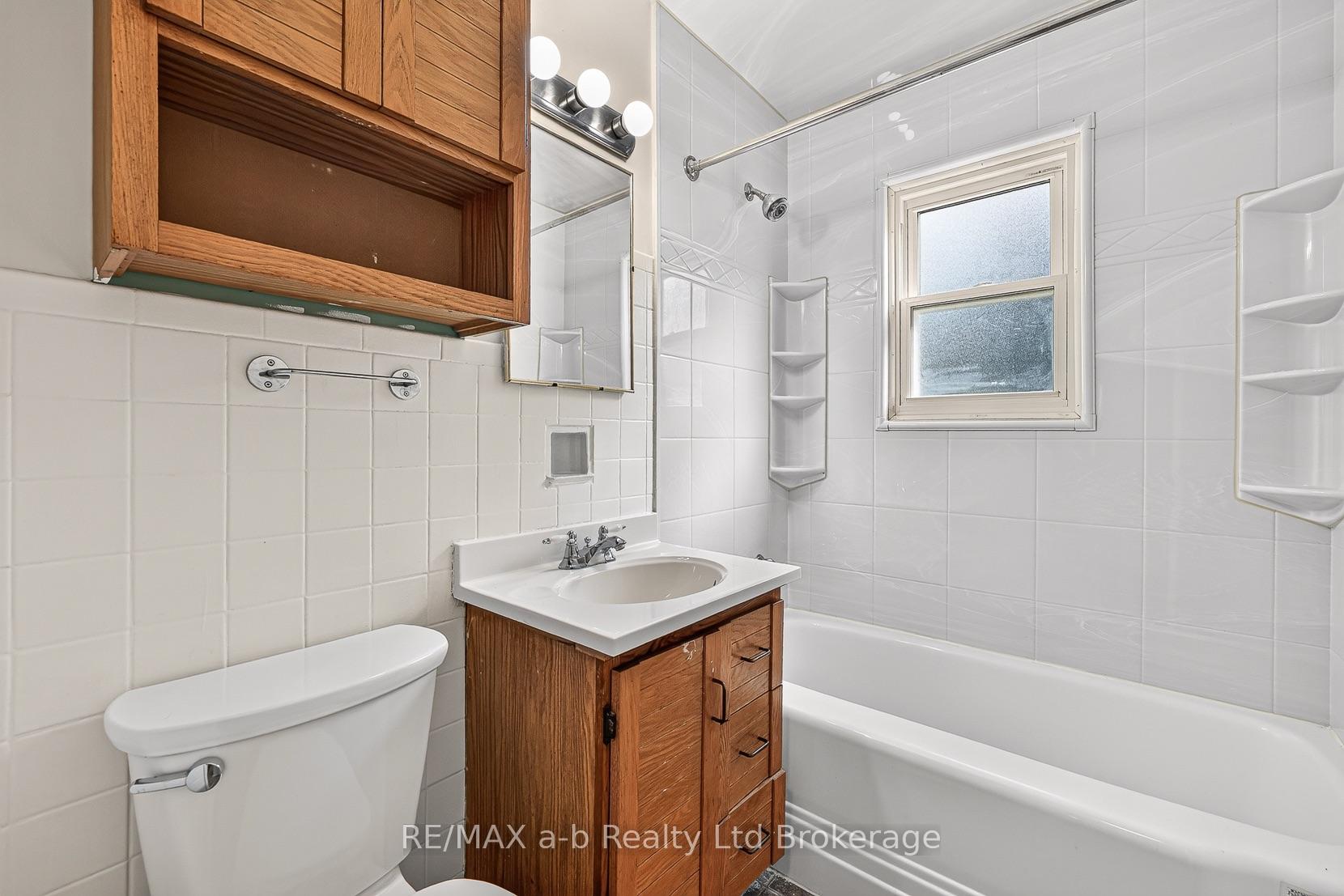 Photo 20 of 830 Maple Avenue, Woodstock, Woodstock - South — HOMEH