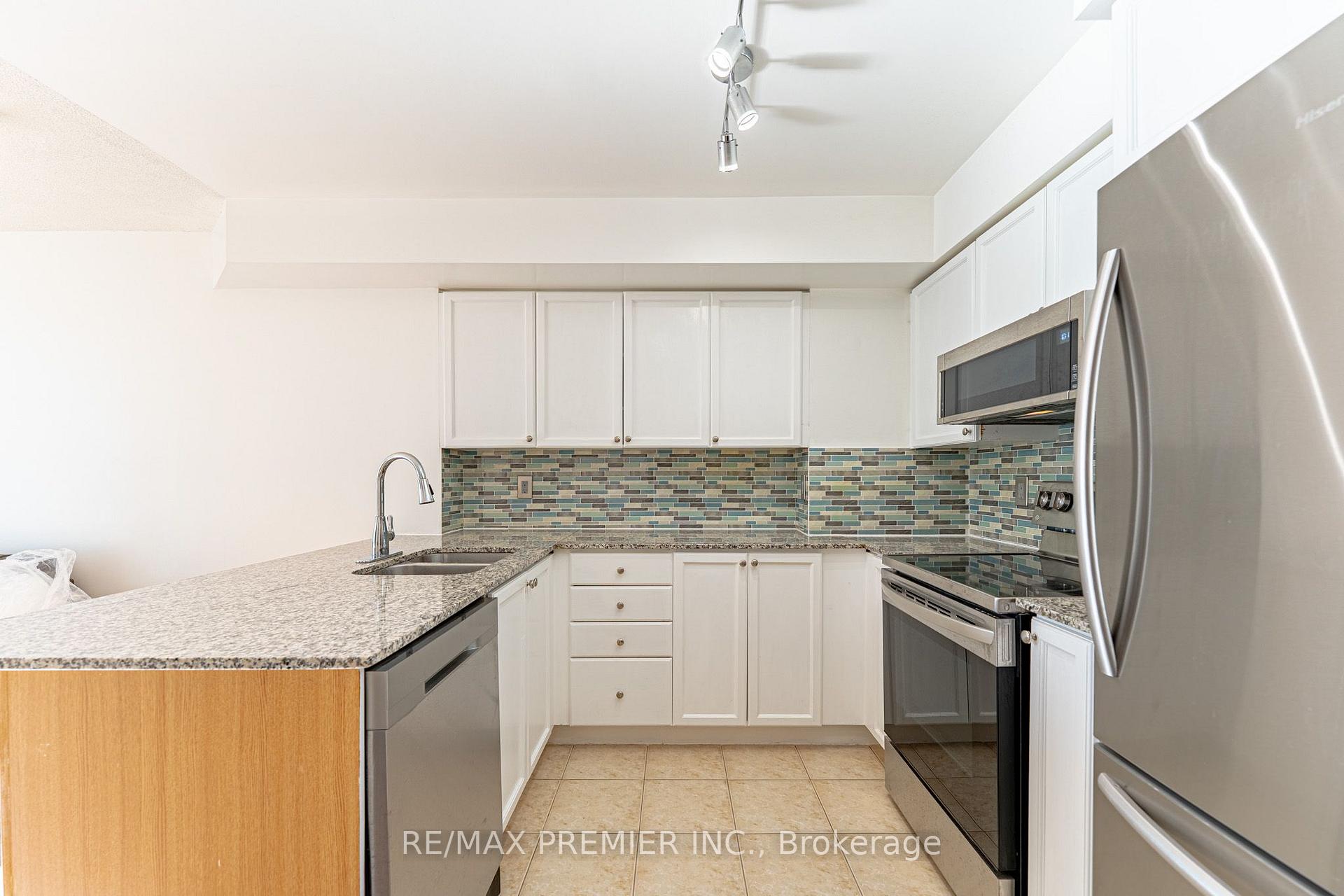 Photo 3 of Unit 2002, 33 Elm Drive W, Mississauga, City Centre — HOMEH